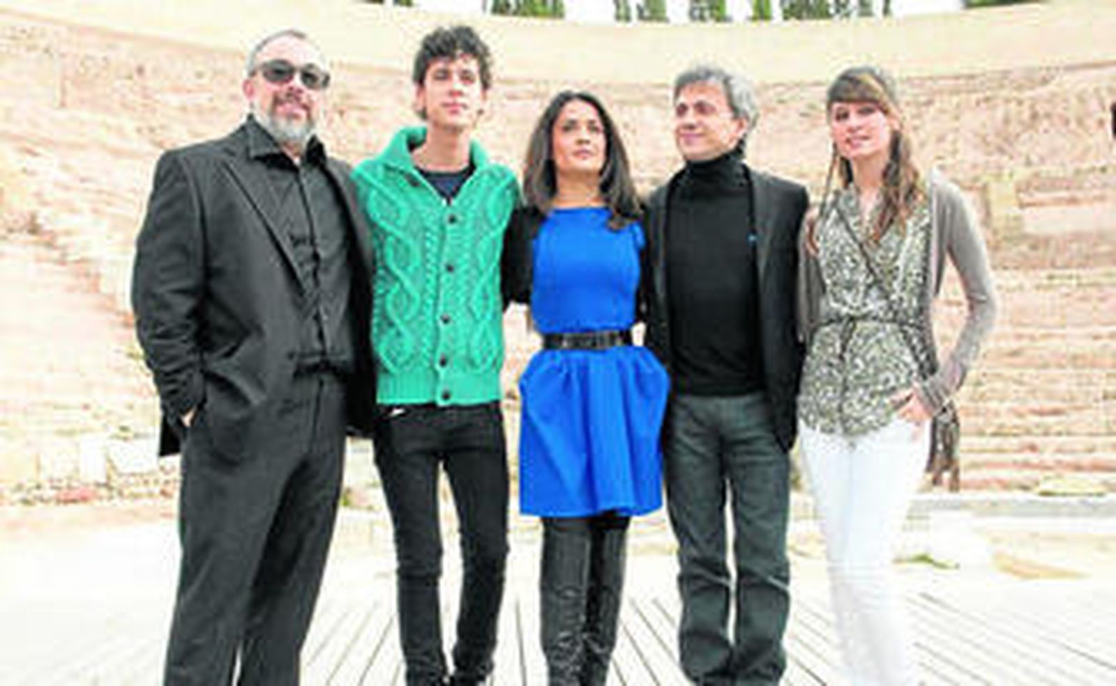 Álex de la Iglesia, junto a los actores Eduardo Casanova, Salma Hayek, José Mota y Nerea Camacho.