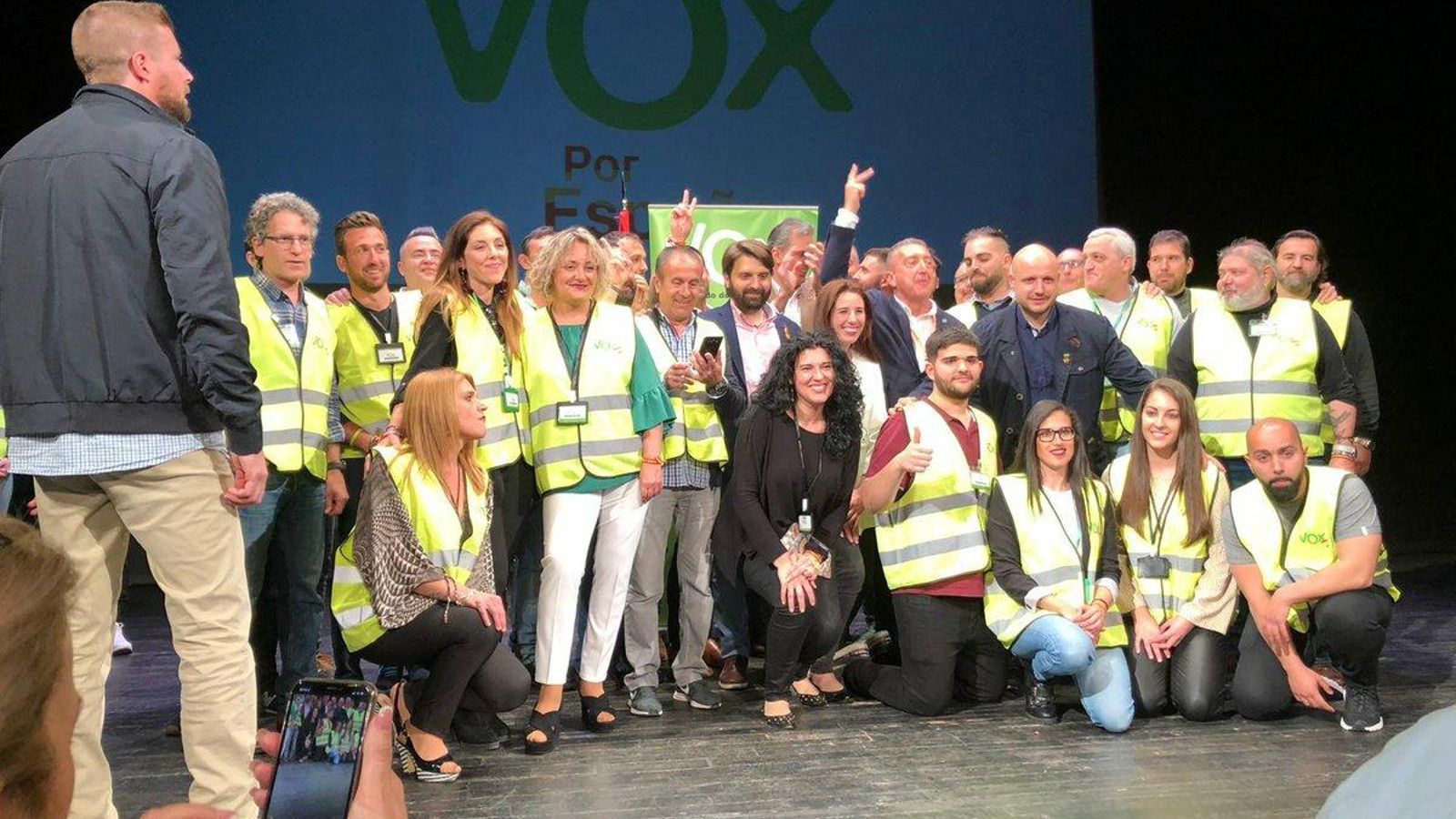 Cargos y militantes de Vox en el acto público celebrado en Almería con Javier Ortega Smith