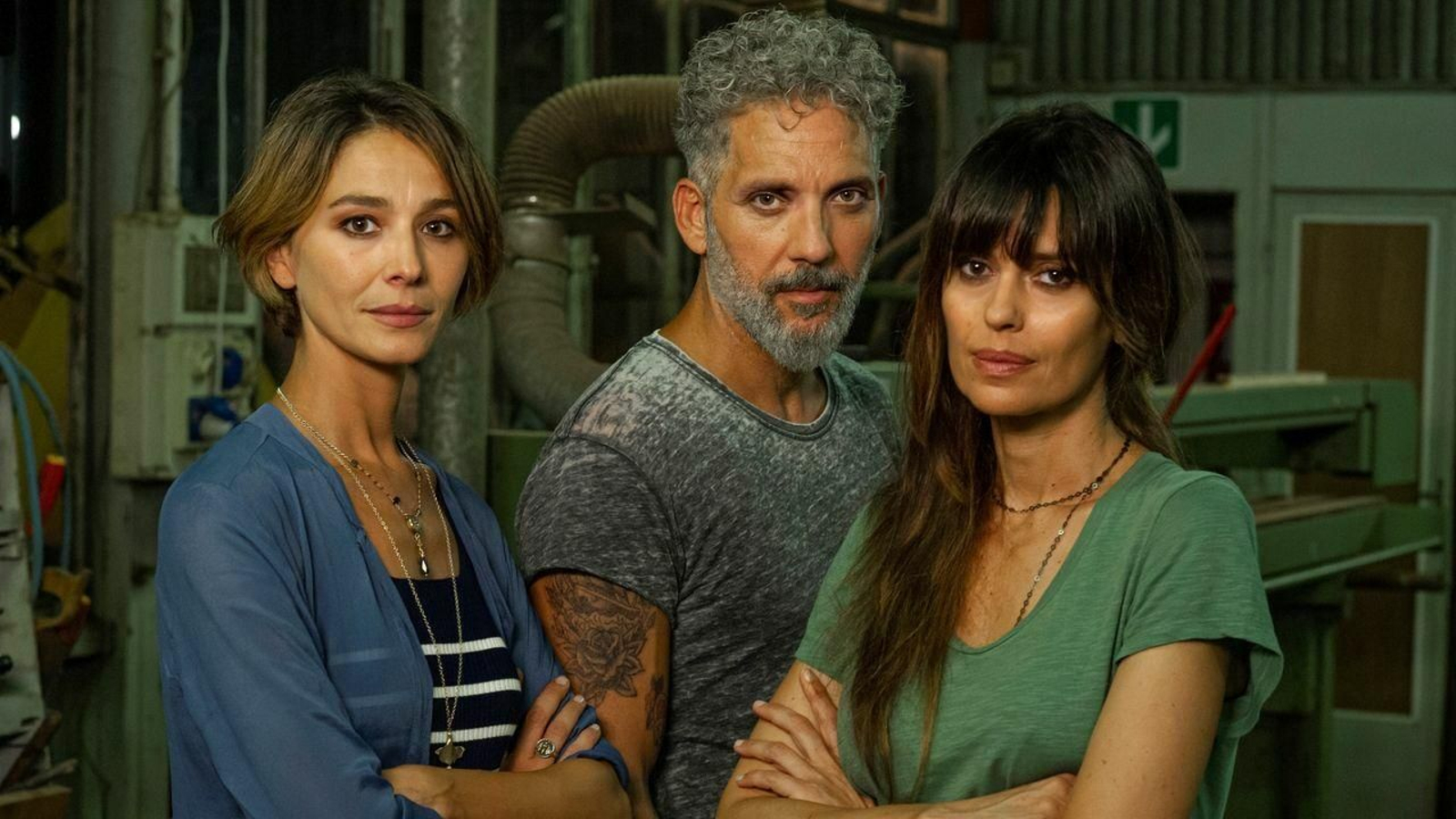 Beppe Fiorello, entre dos actrices de la serie.
