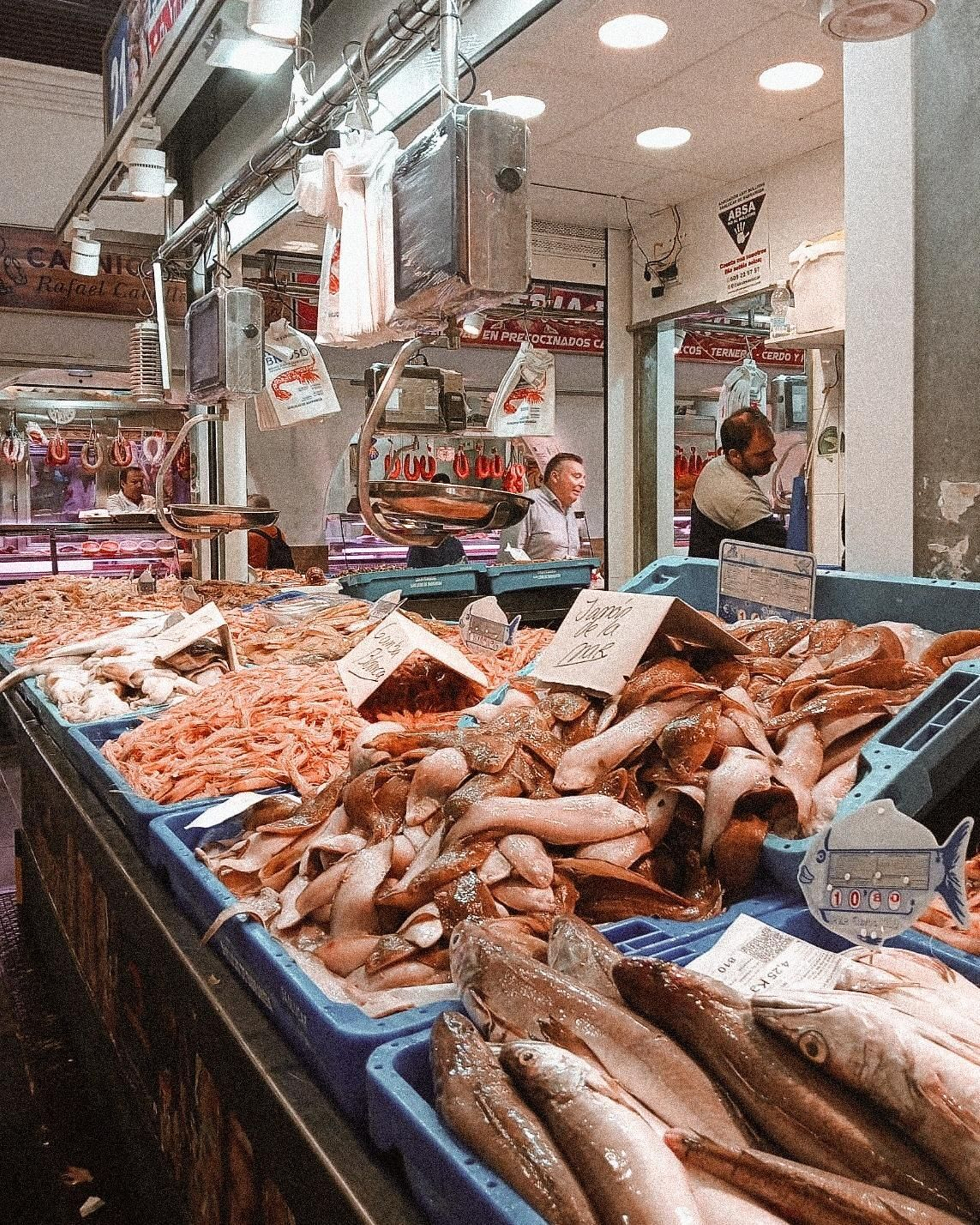 Mercado de Sanlúcar antes días previos a Navidad..jpg  66