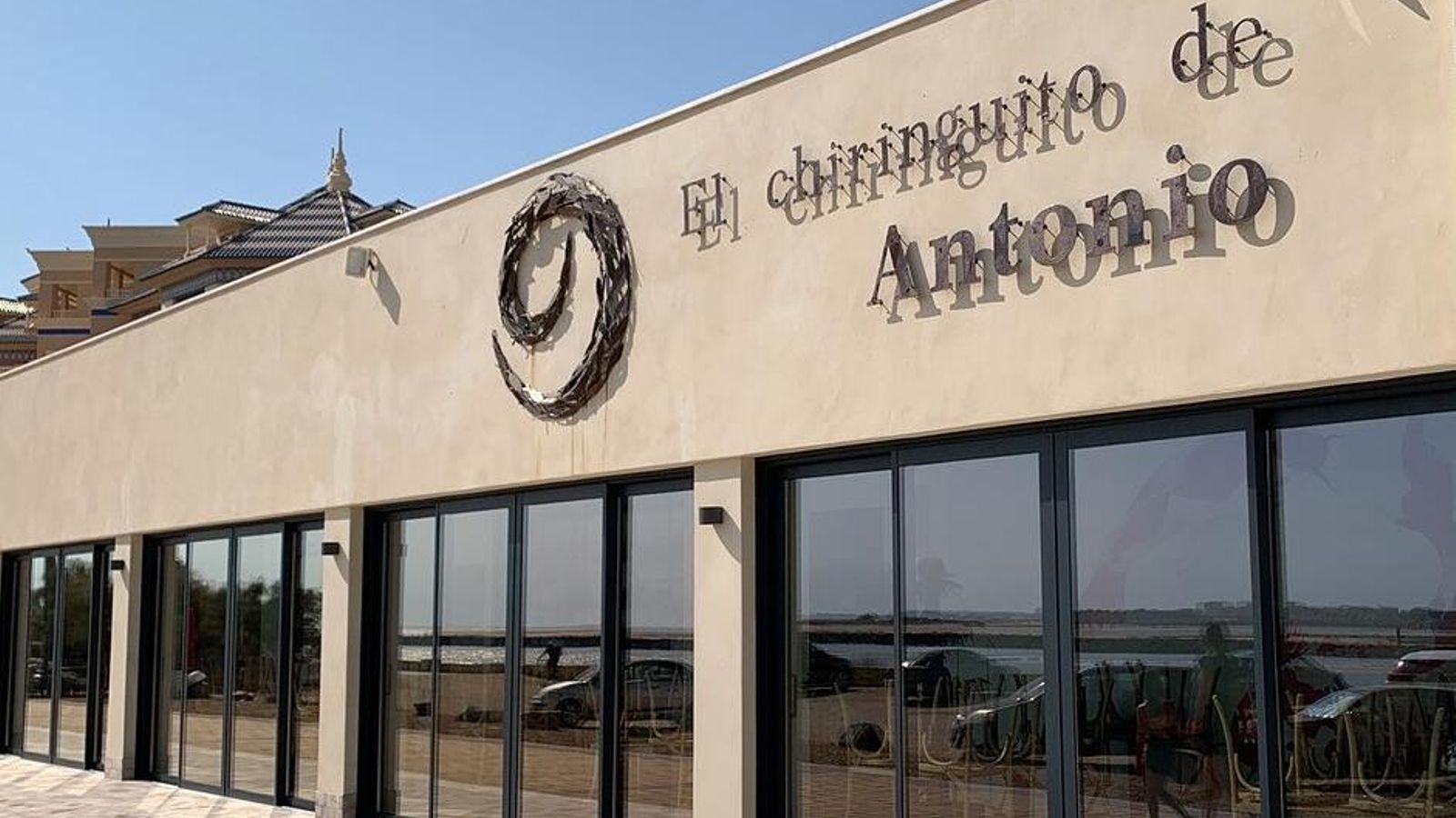 Acceso a 'El Chiringuito de Antonio' en Punta del Moral