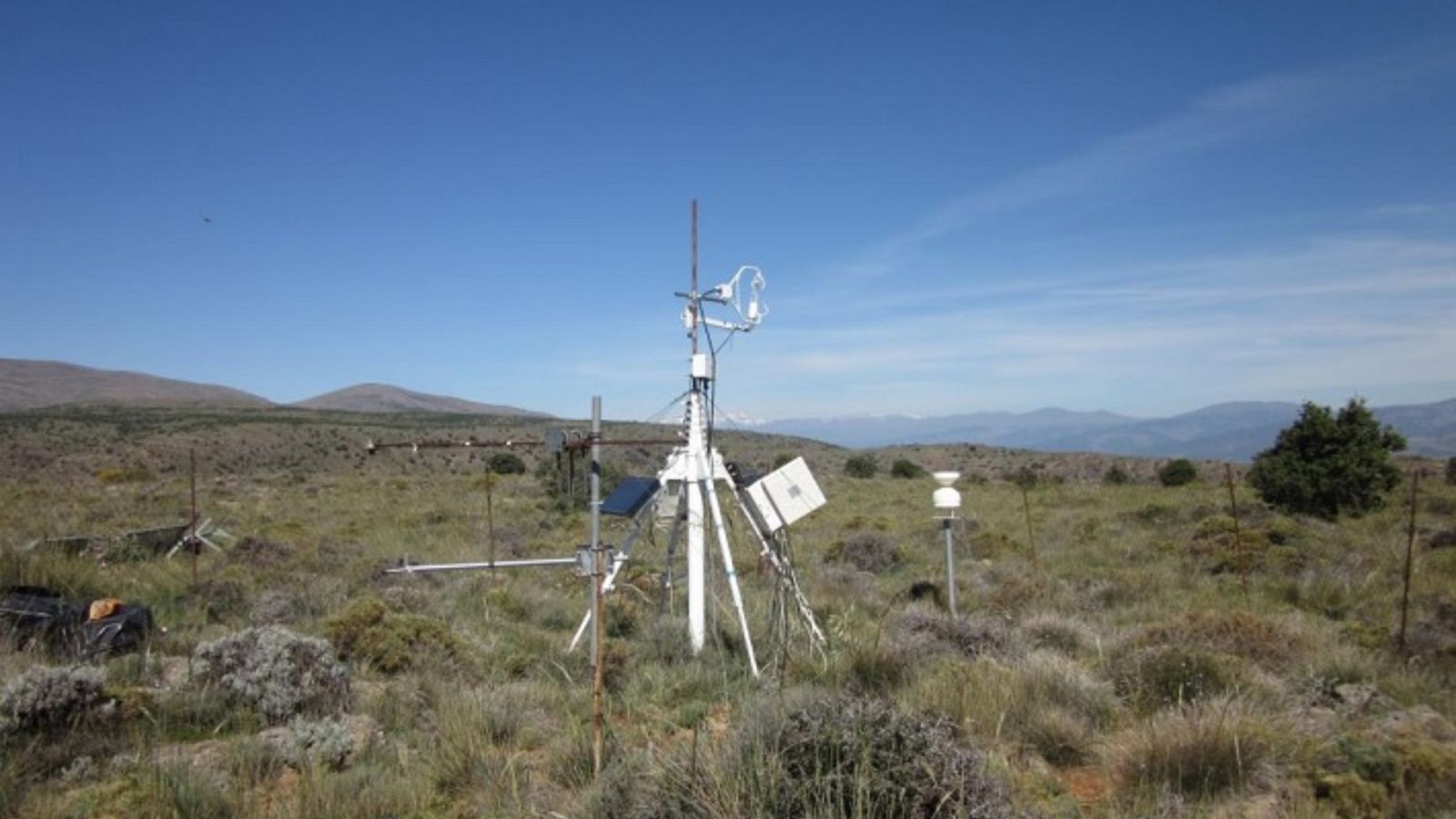 Torre de medición de vapor de agua y  CO2 integrada en la Red internacional FLUXNET en Sierra de Gádor.