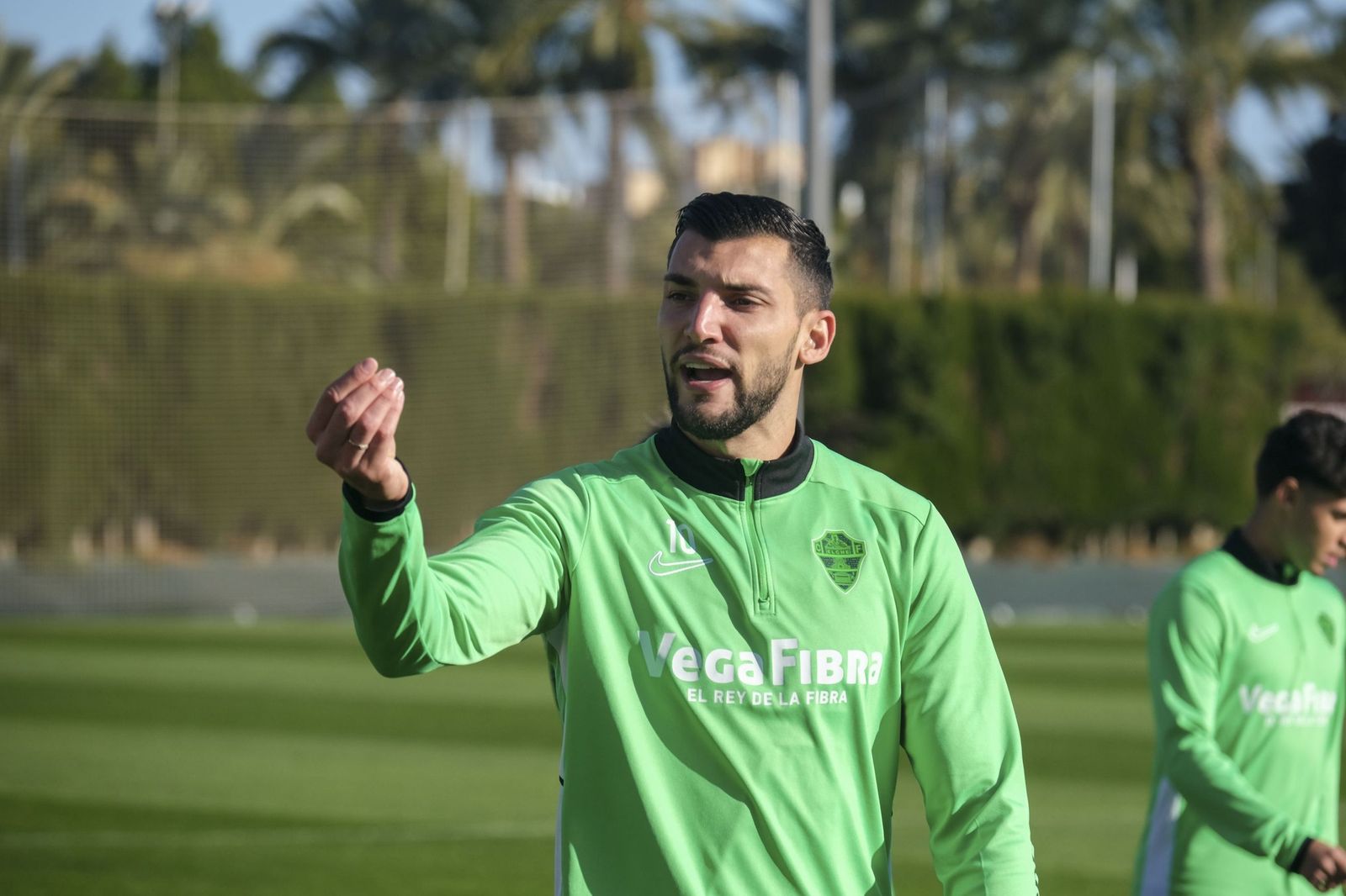 Rafa Mir gesticula en un entrenamiento de la presente temporada con el cuadro ilicitano.
