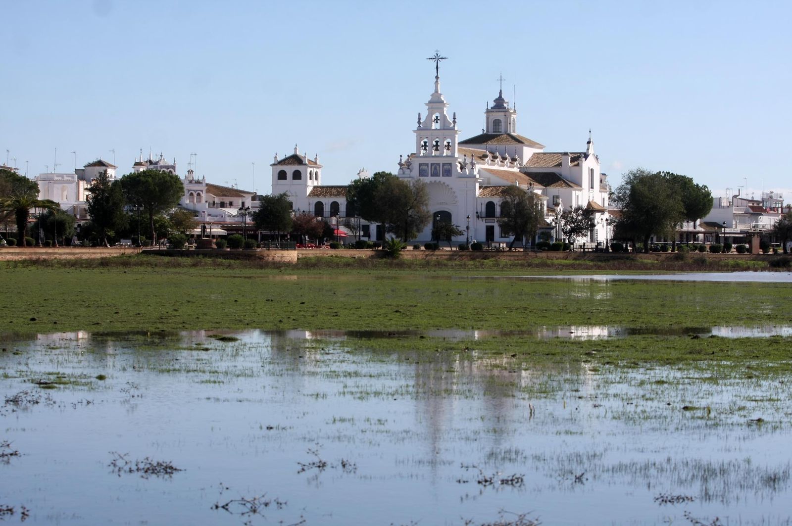 Imágenes de la marisma de El Rocío y de la laguna de El Portil tras las últimas lluvias