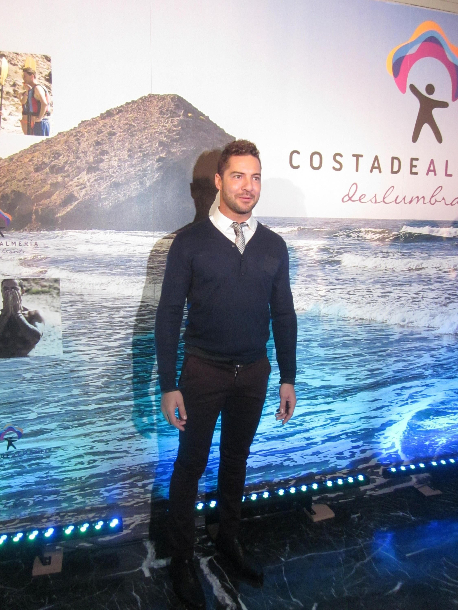 El cantante ha sido en los últimos años la imagen de la marca 'Costa de Almería'.