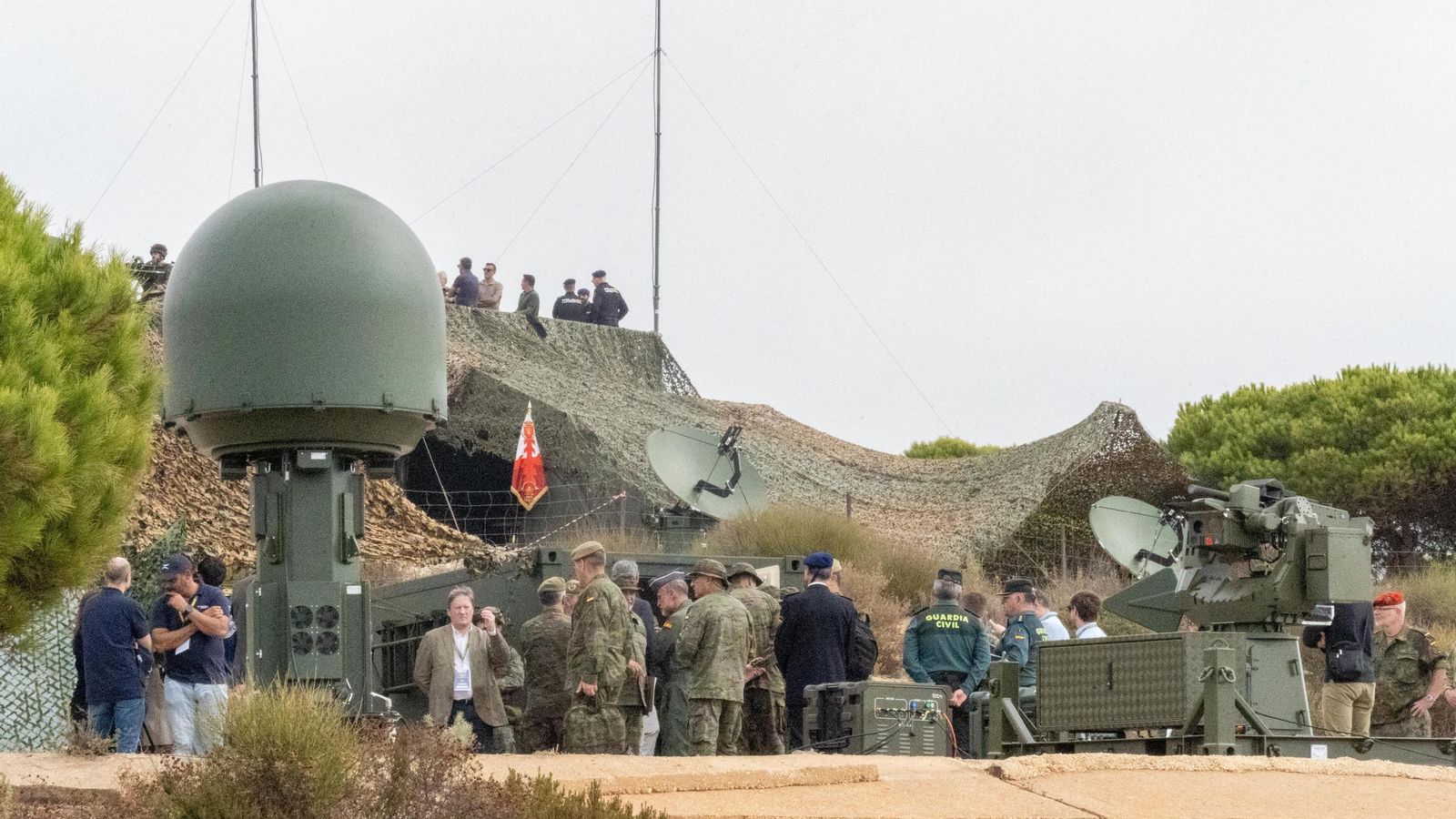 Las espectaculares imágenes del `Atlas 25´, ensayo militar contra drones en Huelva