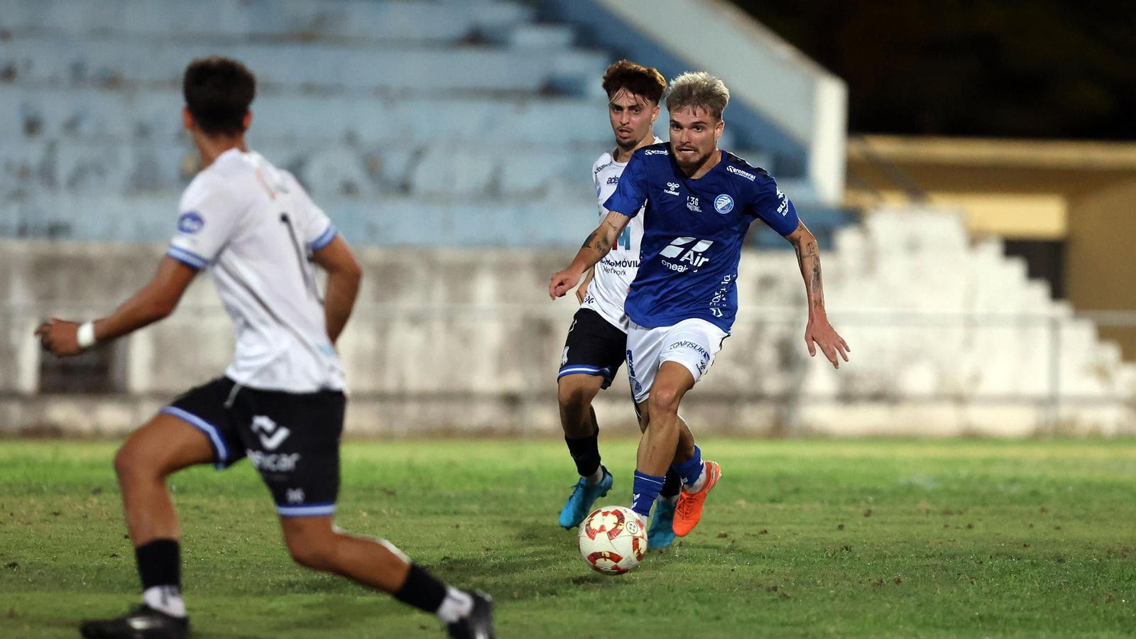 Imágenes del Trofeo de la Copa y la Venencia entre el Jerez Industrial y el Xerez DFC