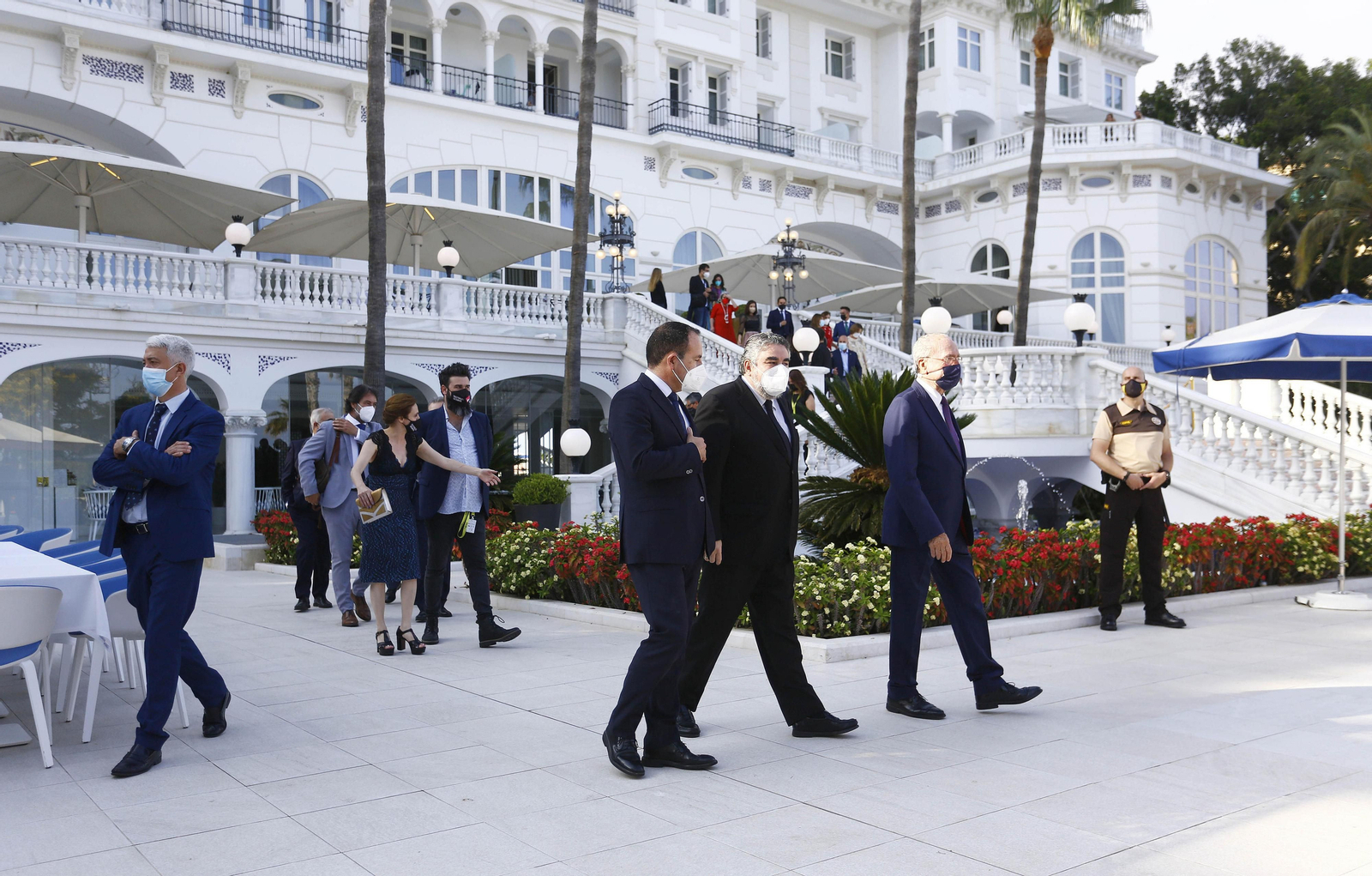 Las fotos del desfile de famosos para inaugurar el festival con nostalgia de la alfombra roja