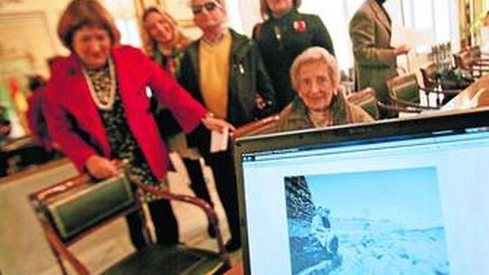 Una imagen de la entrega del legado de la arqueóloga gaditana Josefa Jiménez Cisneros a la Universidad de Cádiz.