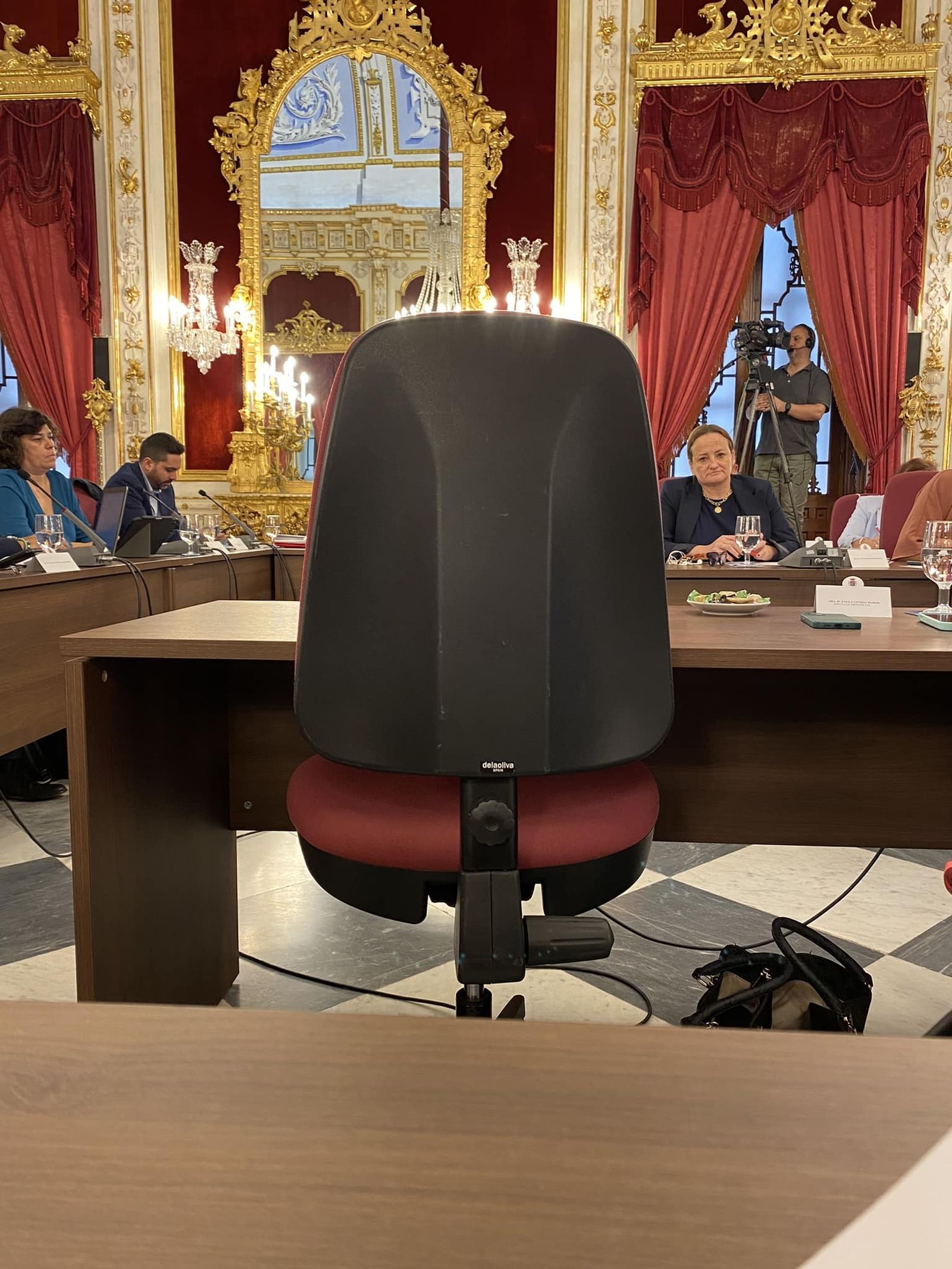 La silla vacía de Beardo, este miércoles en el Pleno de la Diputación.