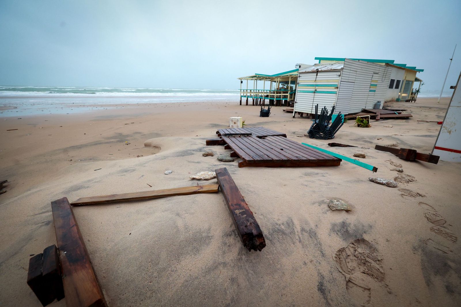 Imágenes de los principales destrozos provocados por la borrasca Leonardo en Cádiz