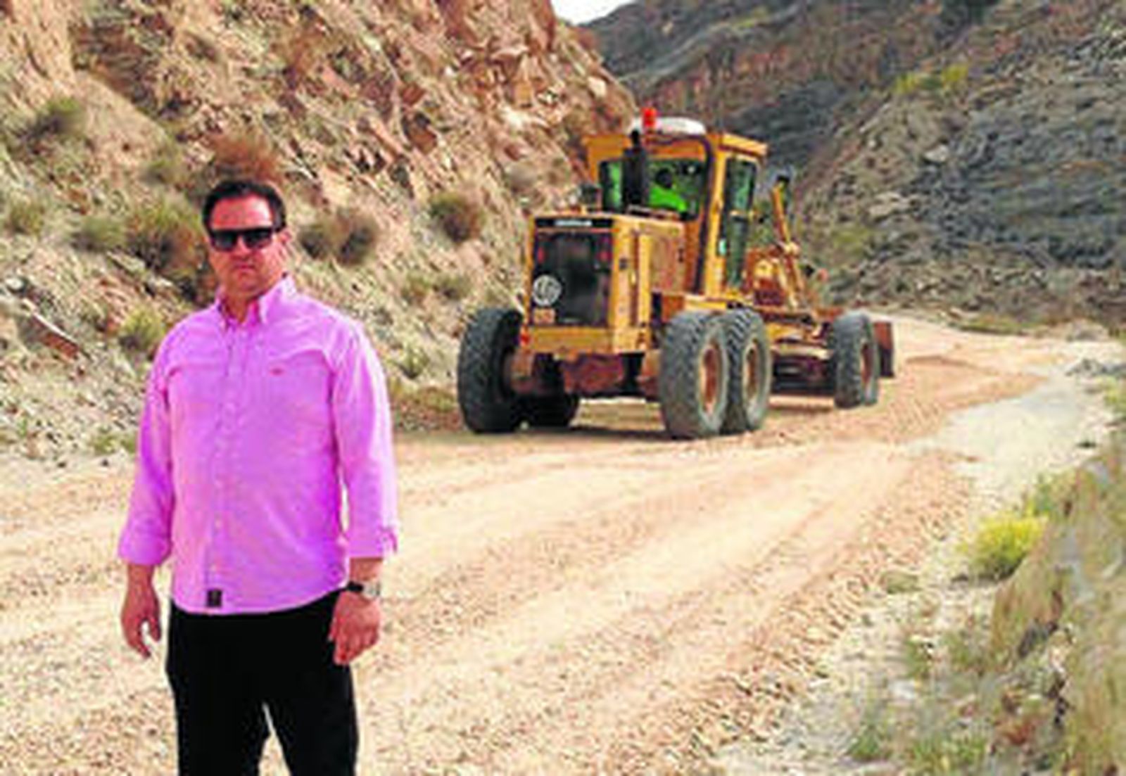 El alcalde, Raúl Martínez, ha visitado los trabajos que se están ejecutando en esta vía.