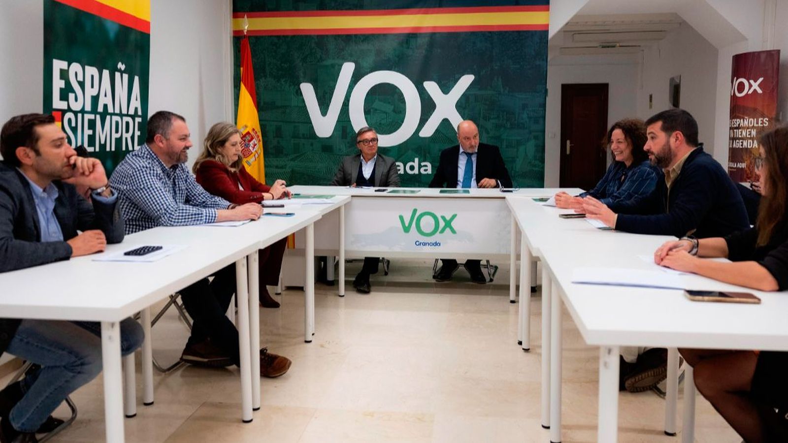 El portavoz de VOX en Andalucía, Manuel Gavira, se reune con el CEP de VOX en Granada