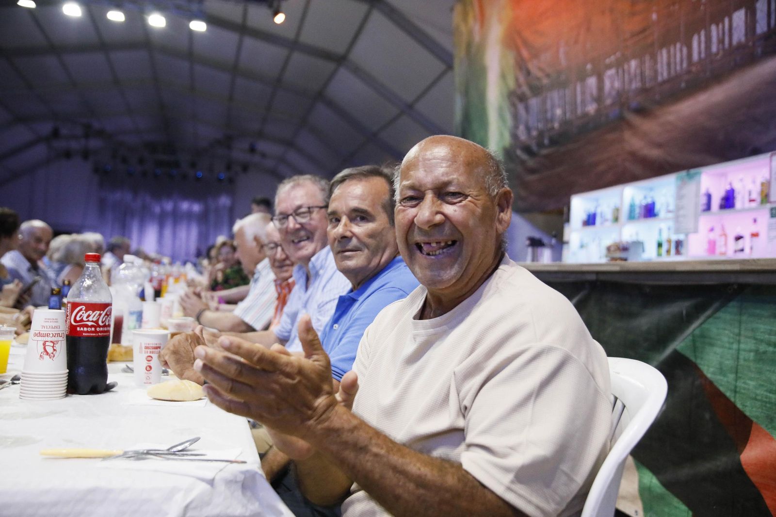 Las mejores imágenes del homenaje a los mayores en la caseta municipal de Almería
