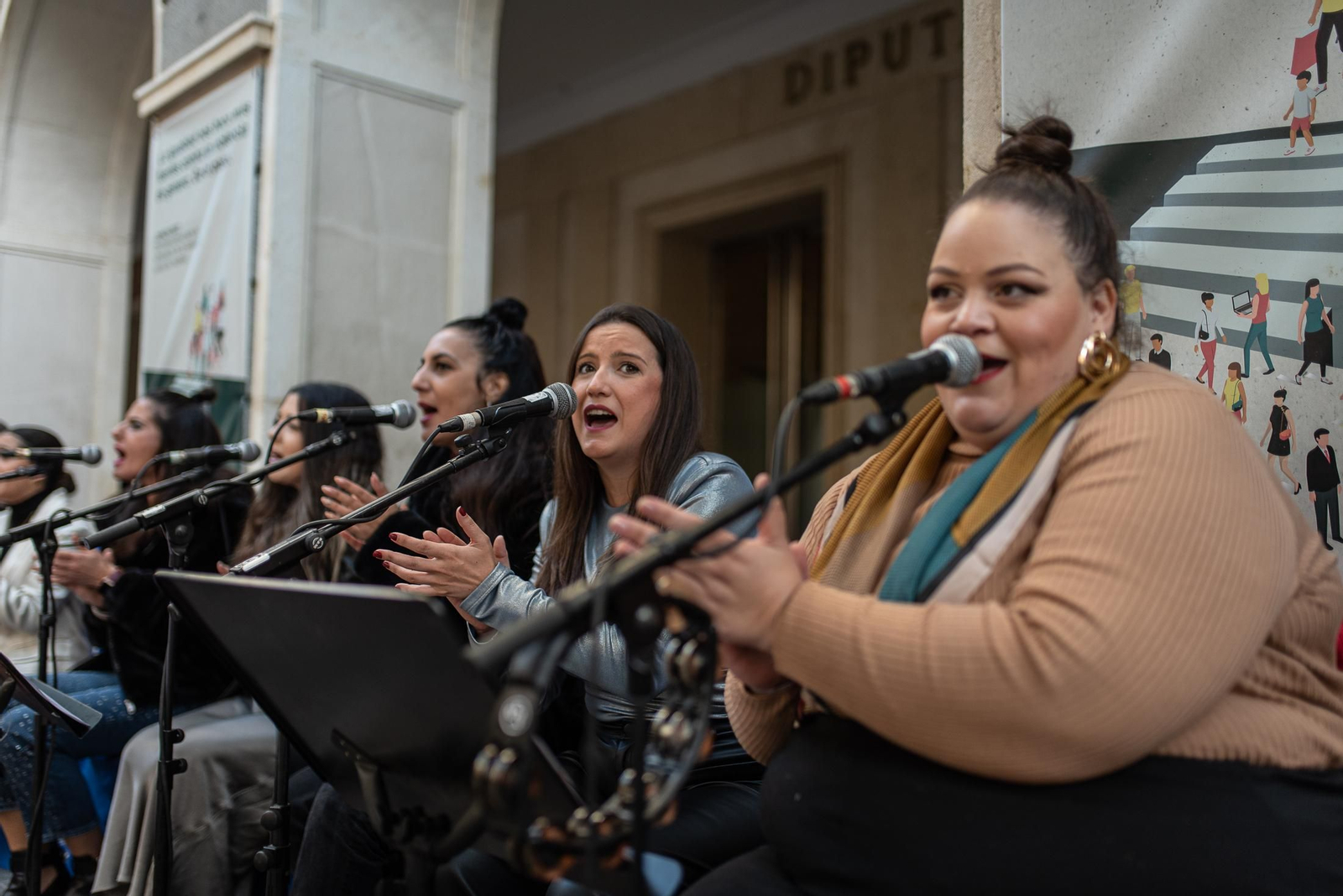 Imágenes de la Zambombá " Sones de Navidad" en la puerta de la Diputación