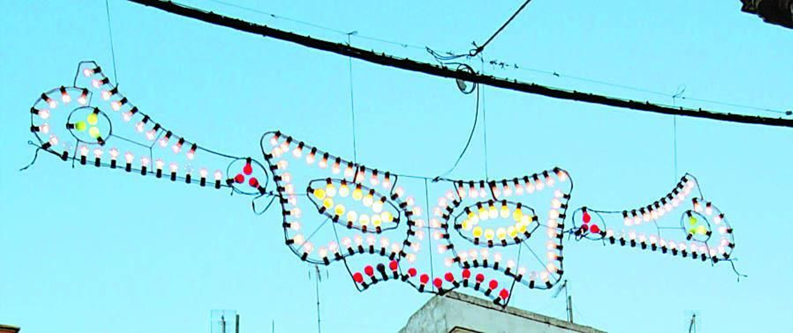 Imagen de archivo de uno de los exornos callejeros que suelen adornas las calles de Cádiz en Carnaval