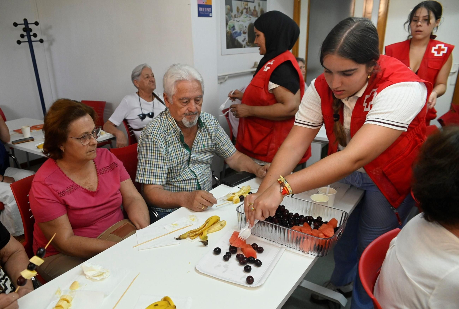 Taller de Cruz Roja sobre ahorro energético y alimentación saludable para mayores