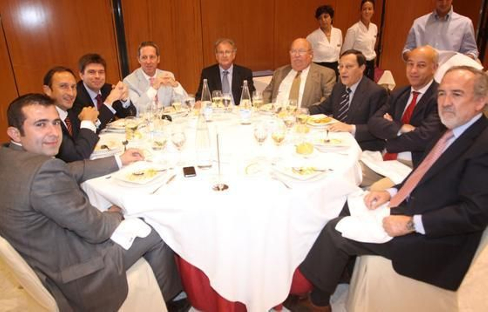 Foro Málaga Hoy, de izquierda a derecha, Joaquín Cano, Enrique Corilles, Julio Camacho, Carlos Sánchez, Evaristo González, Antonio Recio, Antonio Martín Criado, Joaquín Barroso y Gastón Aigneren.

Foto: Sergio Camacho
