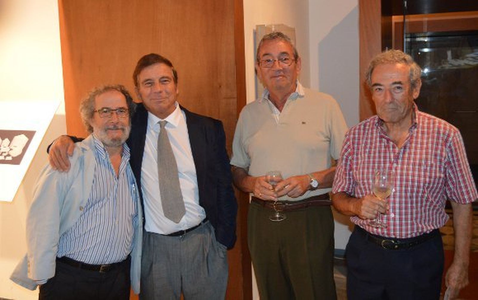 José María Esteban, Alberto Campo Baeza, José Pedro Fondón y DomIngo Vázquez Saa, durante la inauguración de la muestra titulada 'Casi ná. Una exposición sencilla'.  Foto: Ignacio Casas de Ciria