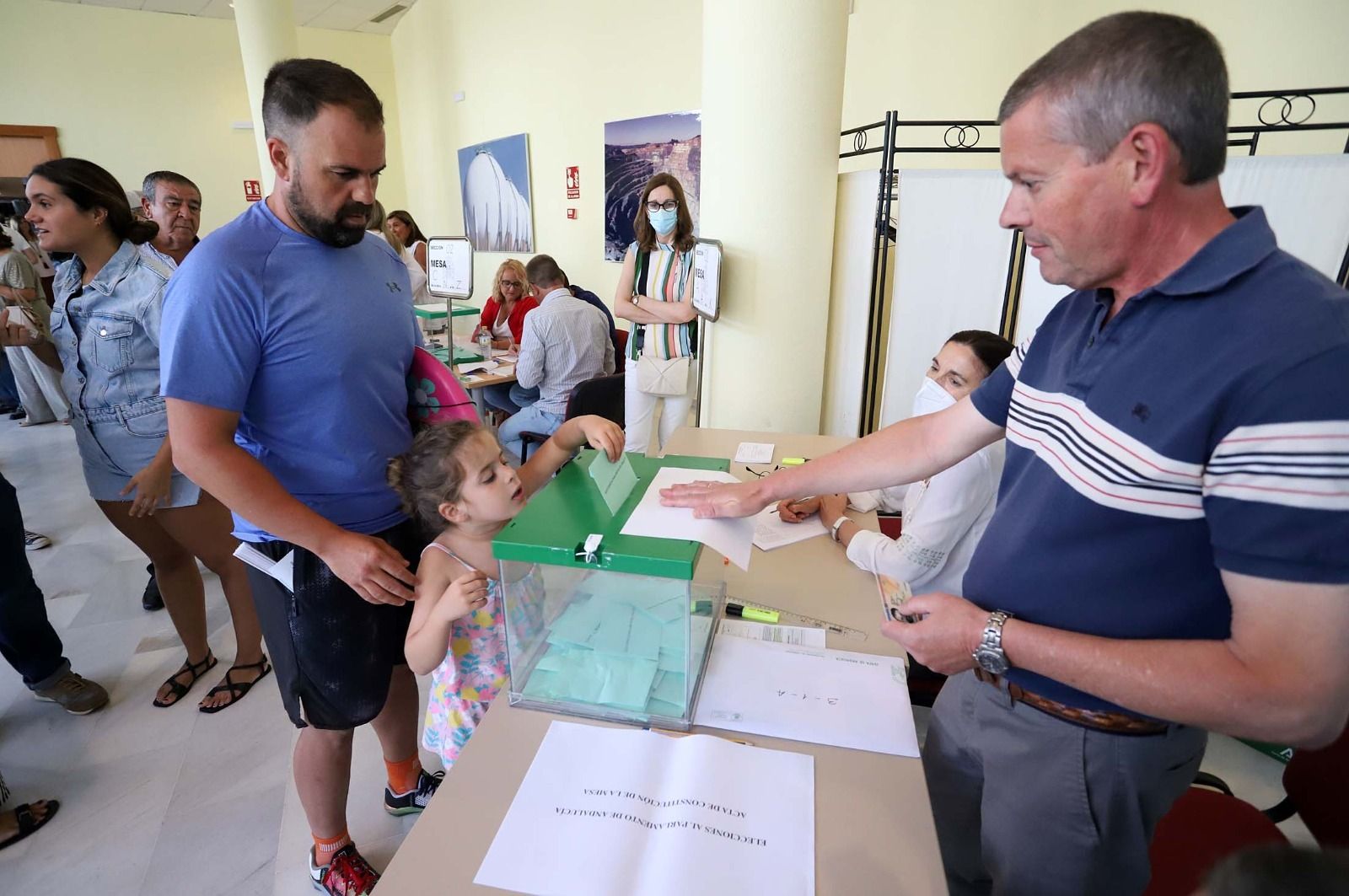 Imágenes de la jornada electoral en Huelva