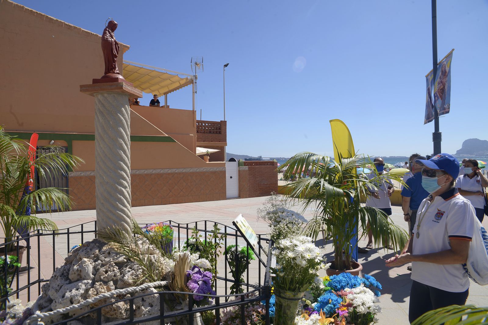 Fotos de la ofrenda a la Virgen de la Plama en El Rinconcillo