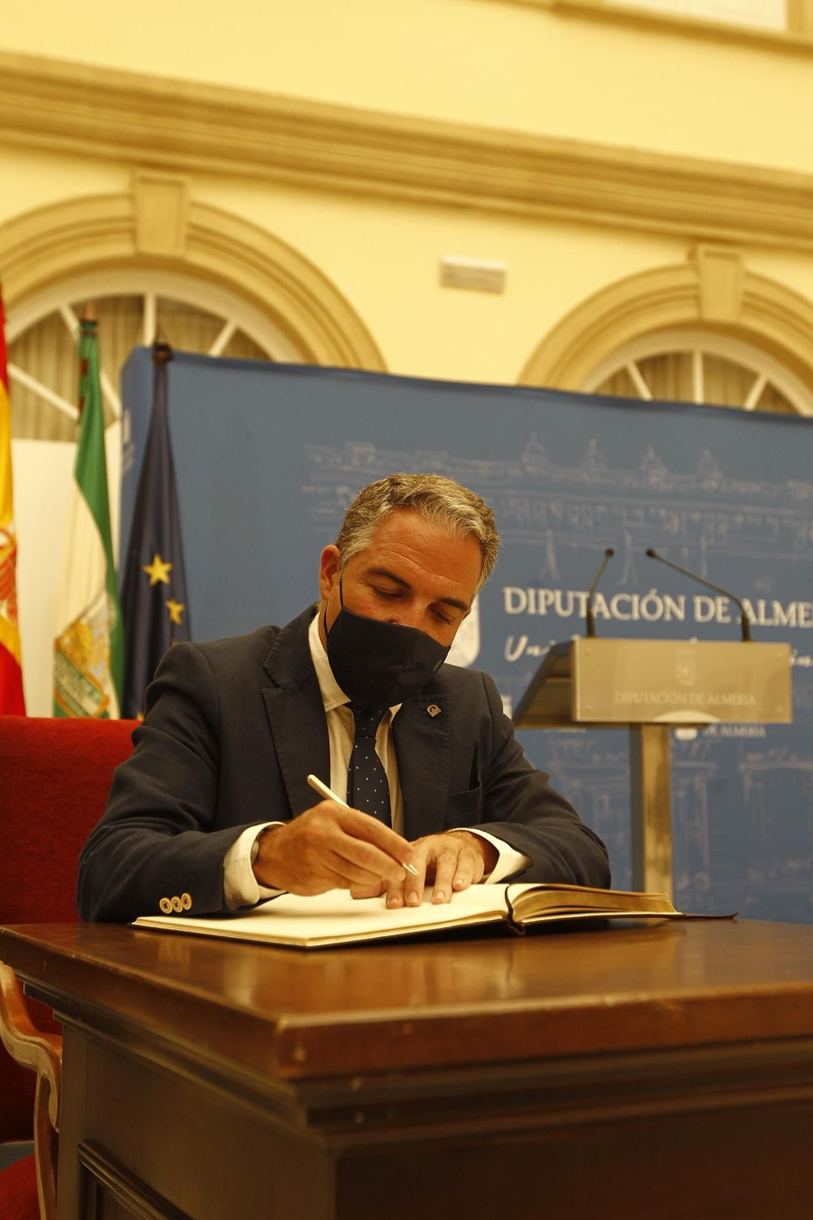 Visita del Consejero de Presidencia de la Junta de Andalucía, Elías Bendodo, a la Diputación de Almería.