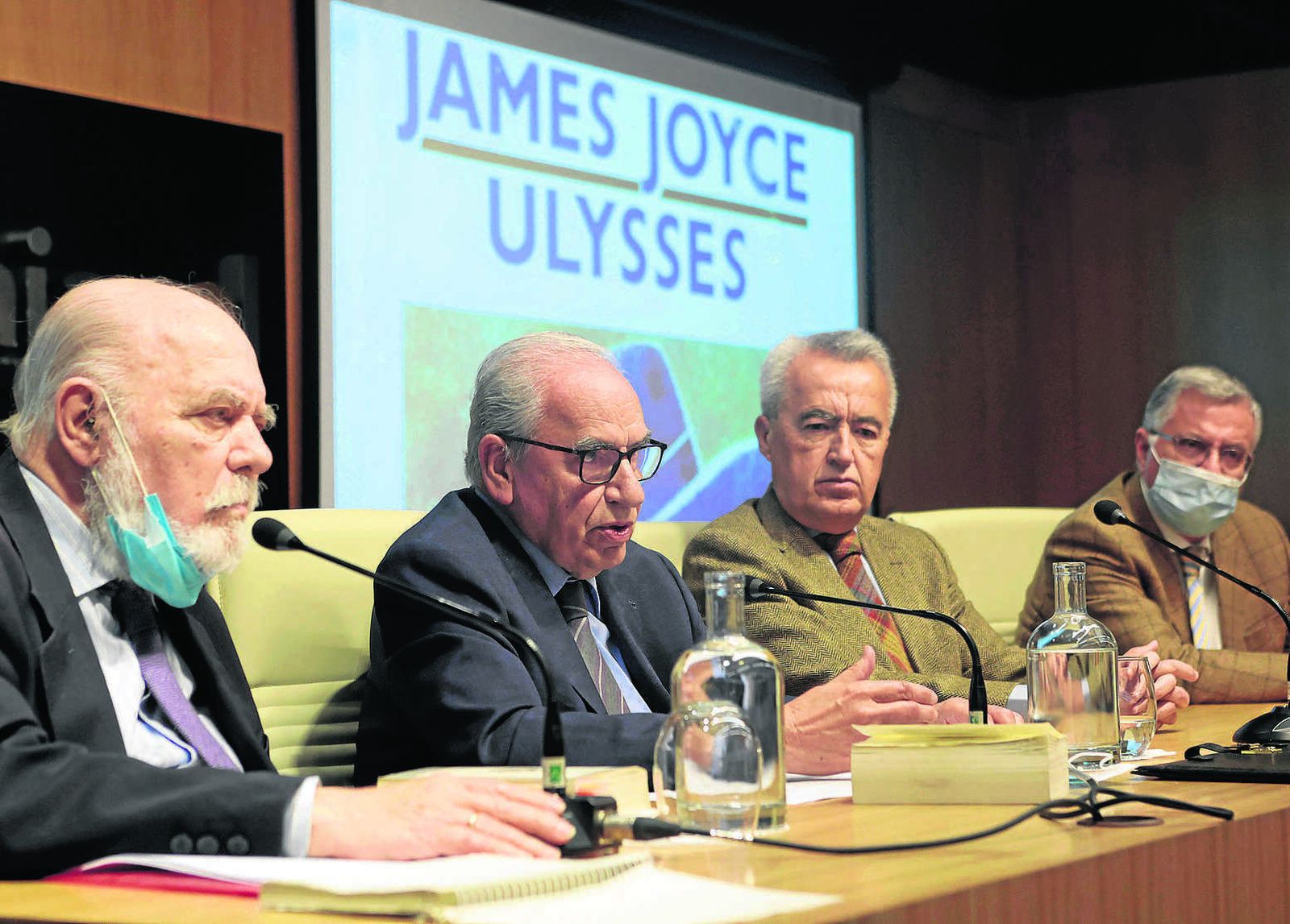 De izquierda a derecha, Antonio Cascales, Alfonso Guerra, Pablo Gutiérrez-Alviz y Antonio Narbona.
