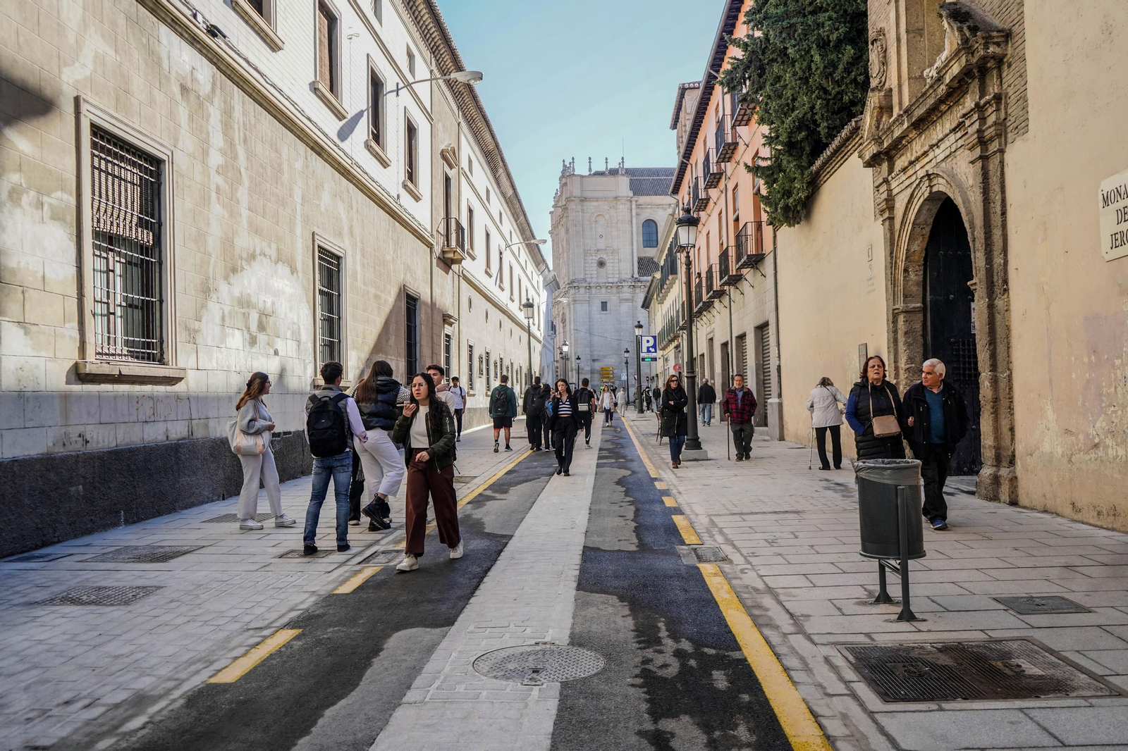 La nueva vida de la calle Rector López Argüeta, en imágenes