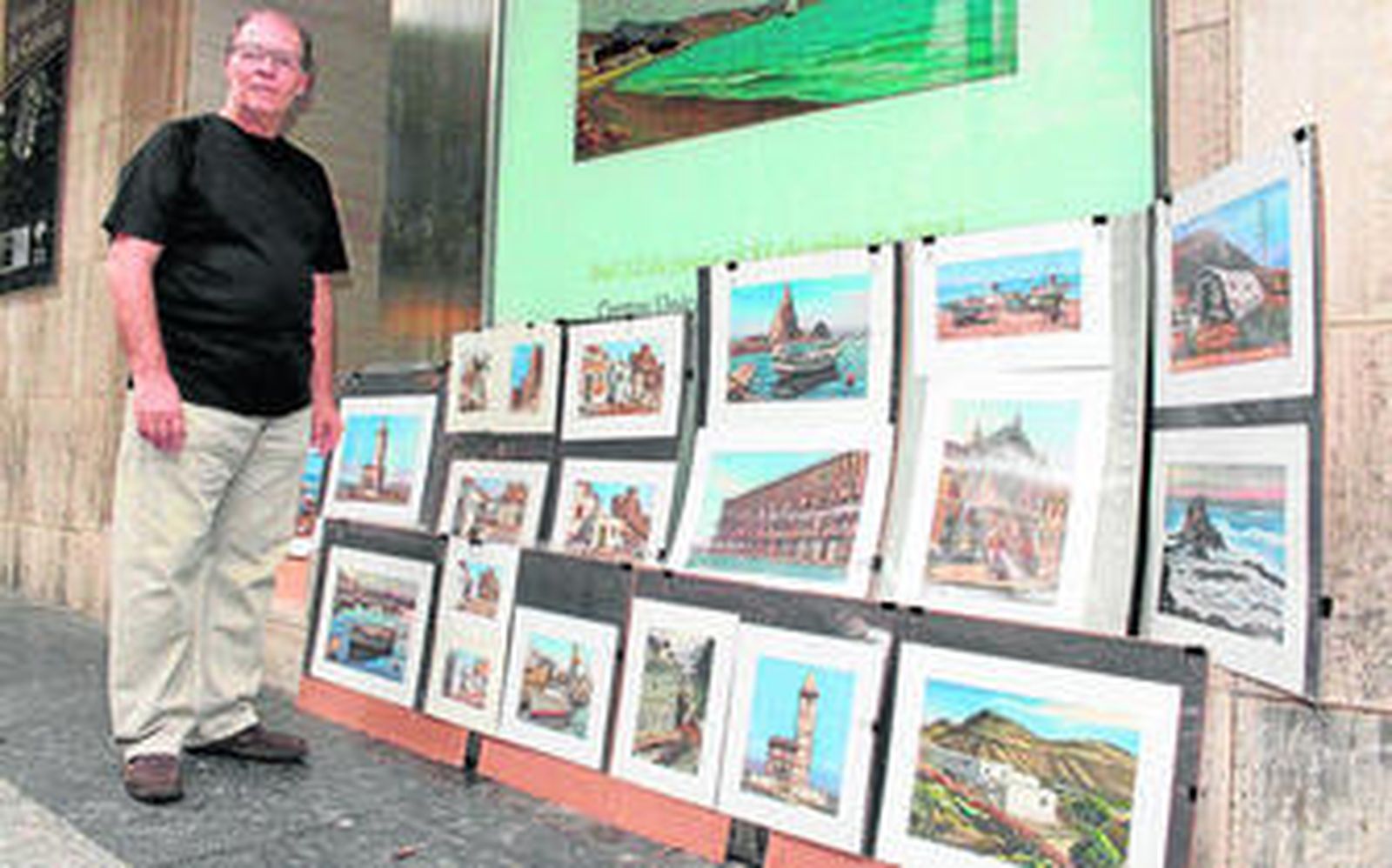 Guillermo expone actualmente sus obras en el Paseo de Almería.