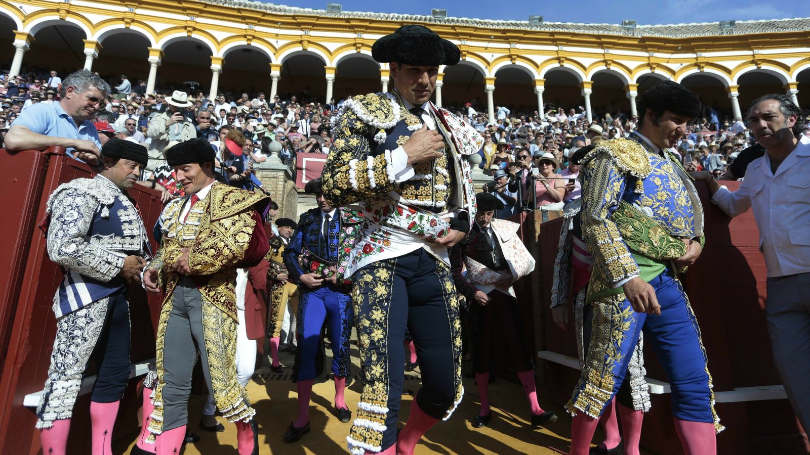 Las imágenes de la corrida del lunes de Feria