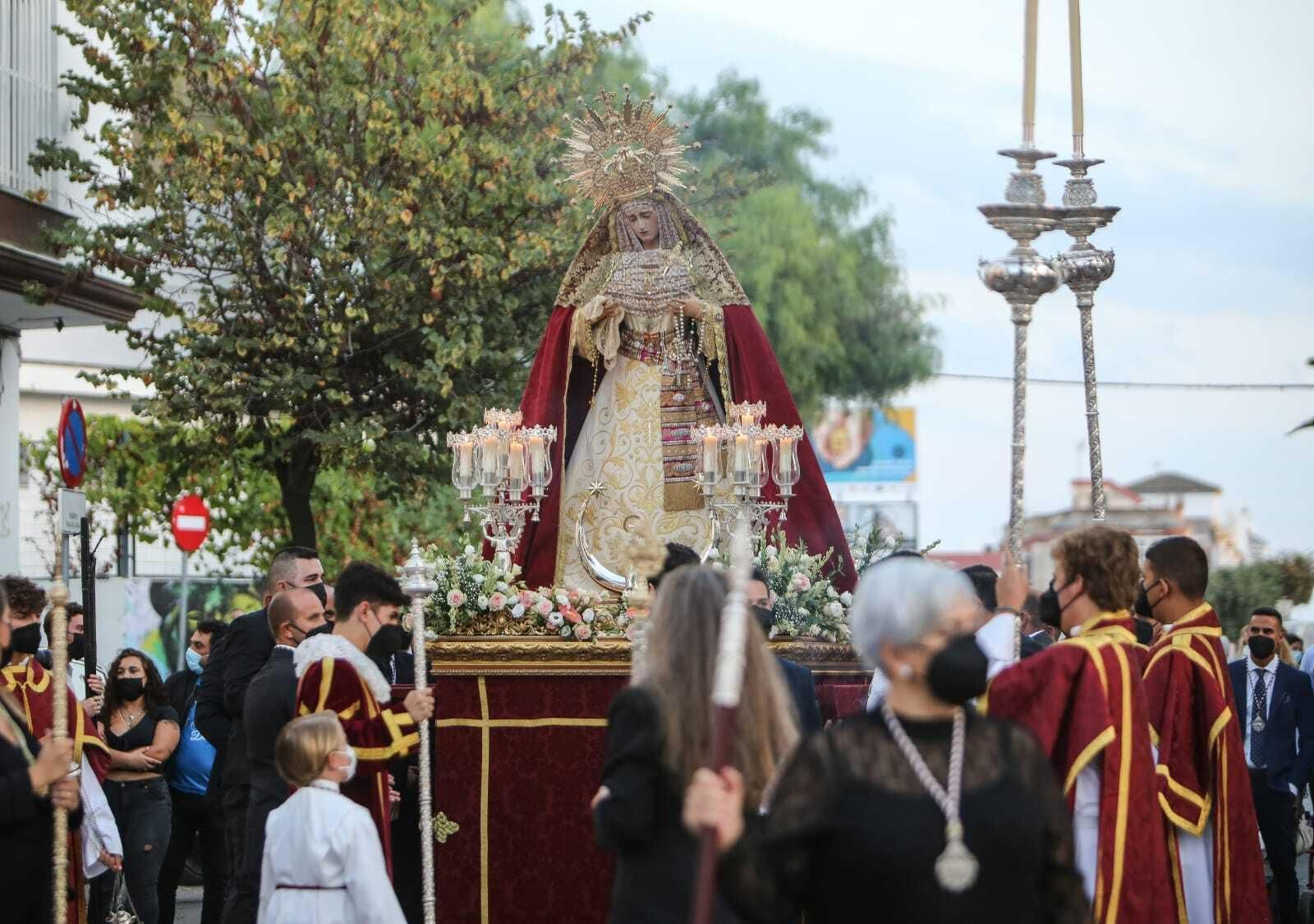 Primera salida de una imagen cofrade por las calles de Chiclana desde el inicio de la pandemia.