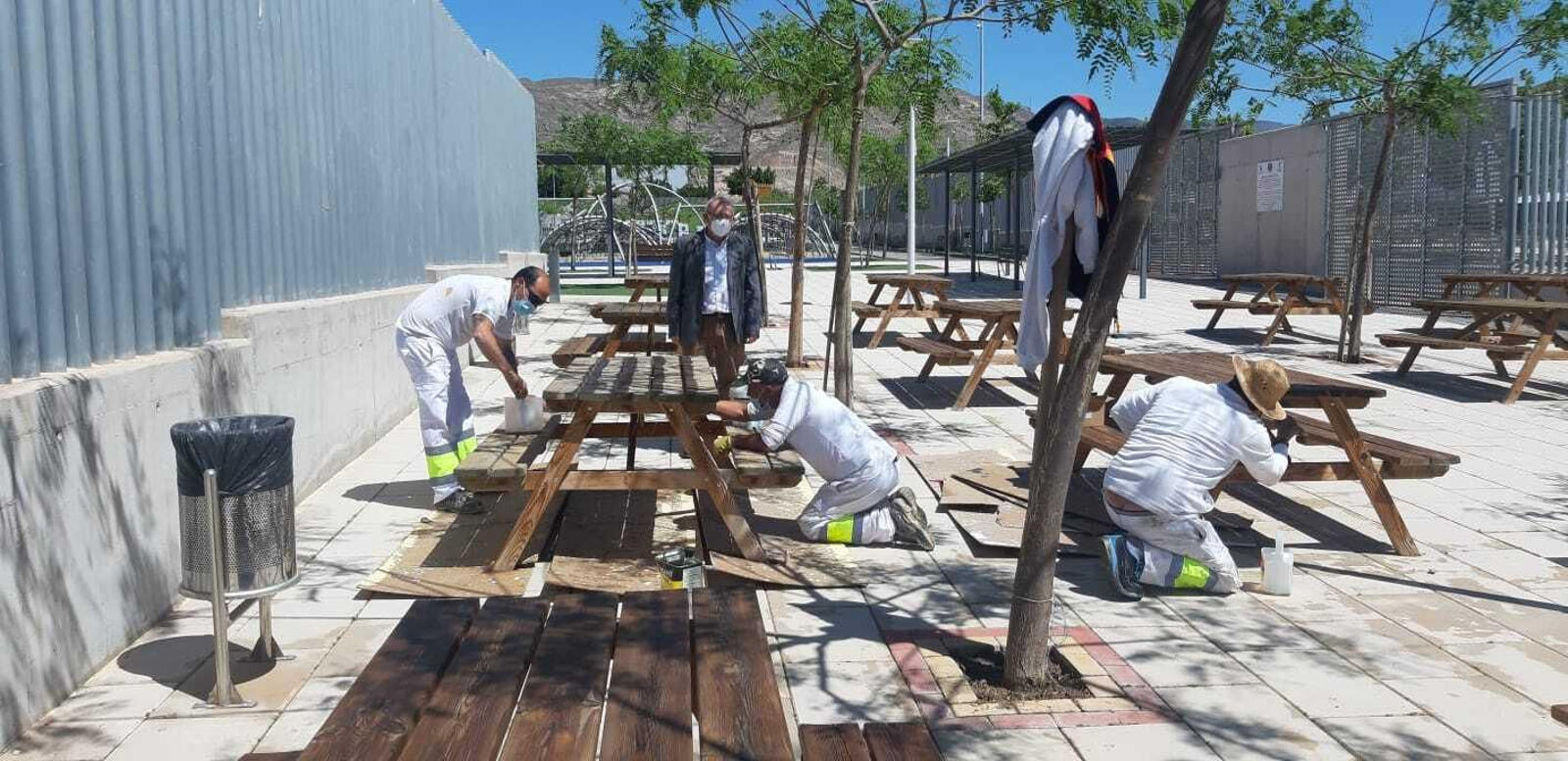 Bonilla ha supervisado los trabajos de mantenimiento que se están acometiendo en el parque.