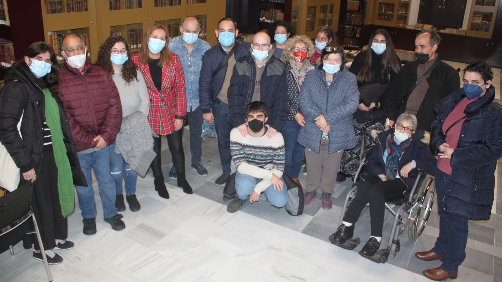 Usuarios de Afede, durante la visita que hicieron al Consistorio para conocer las obras de rehabilitación llevadas a cabo.