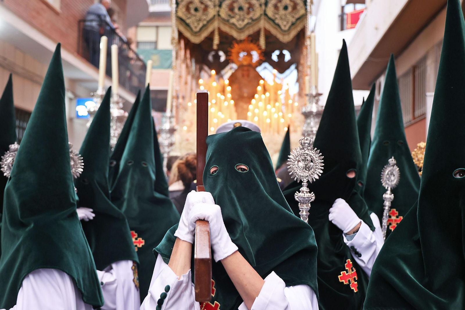 Miércoles Santo: La Hermandad de La Esperanza por las calles de Huelva