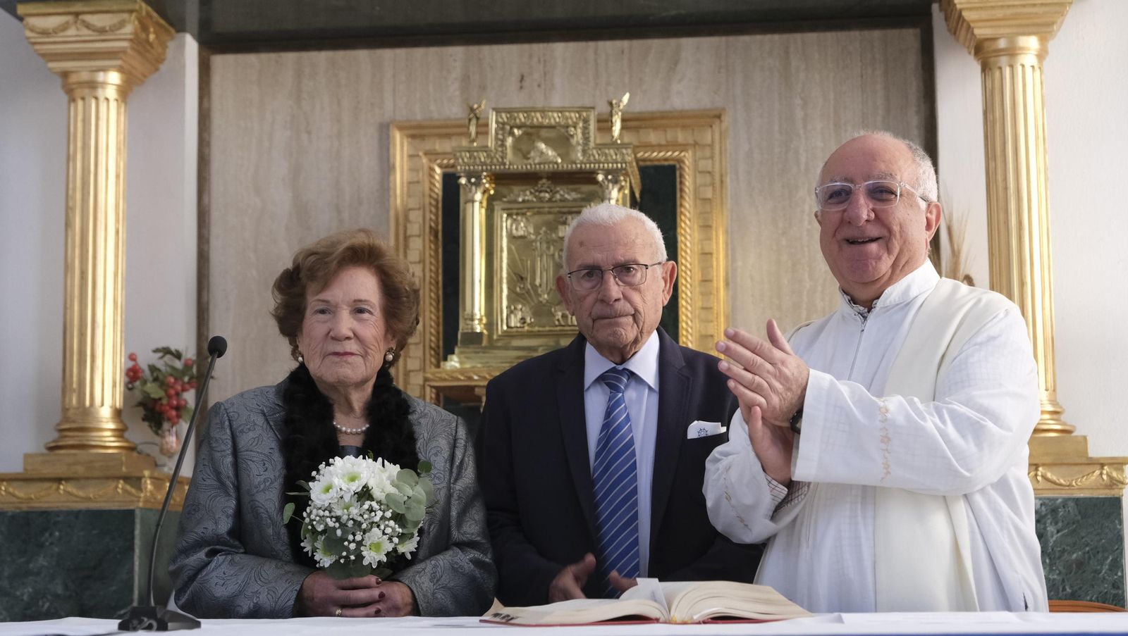 Brindis por 75 años de amor de Carmen y Roque, en imágenes