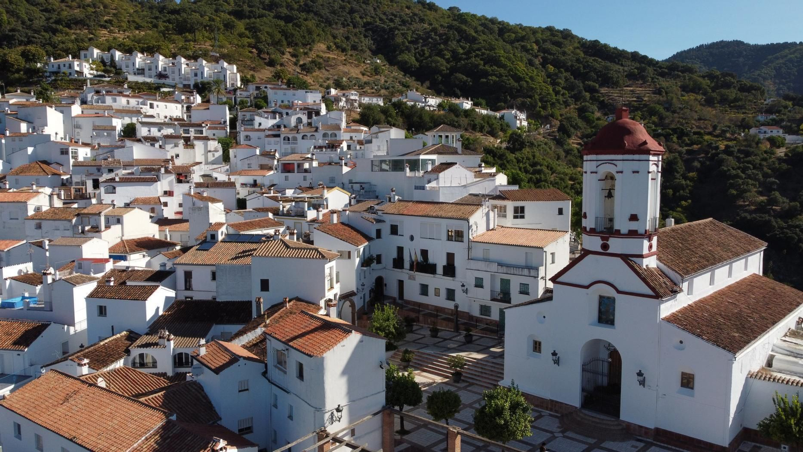 Los pueblos más bonitos de Málaga (y España) que debes visitar este verano