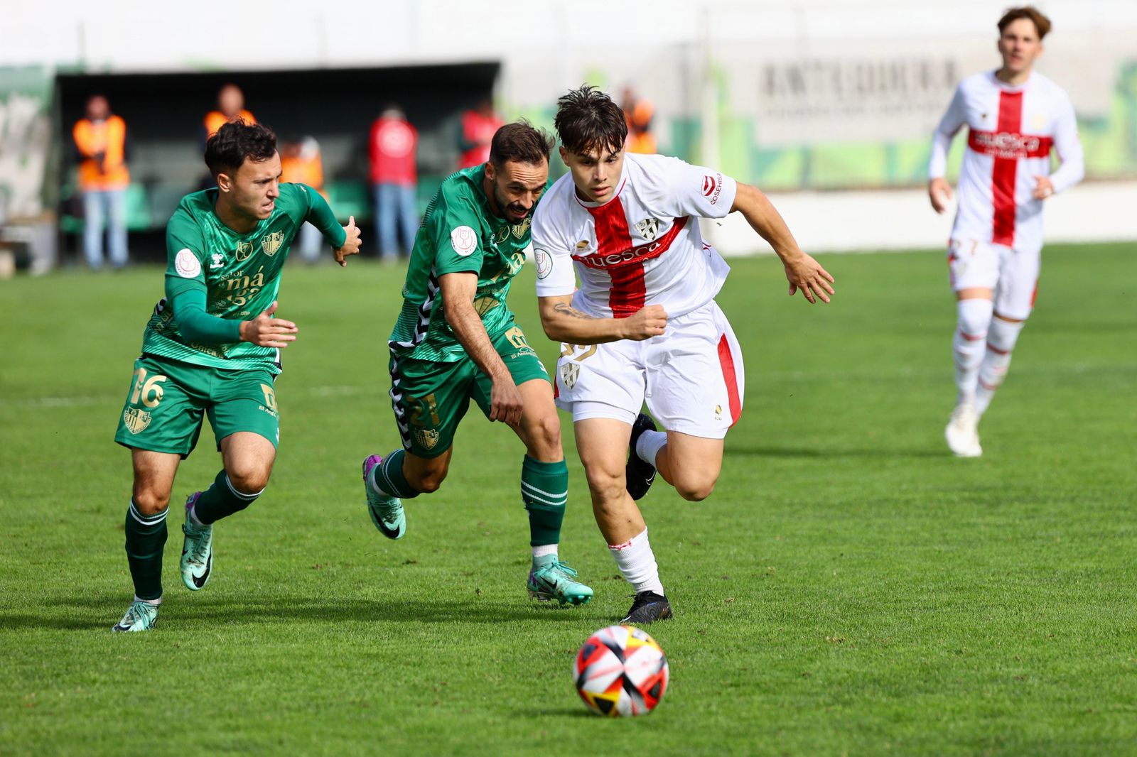 El Antequera CF - SD Huesca de Copa del Rey, en directo: ¡Asedio total de los locales a la porteria de Juan Pérez! (0-0)