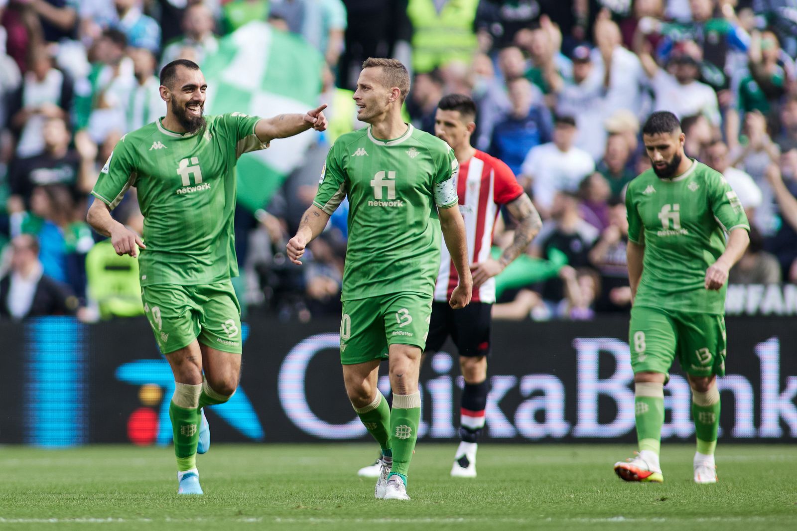 Borja Iglesias celebra su gol en el Betis-Athletic de 2022.