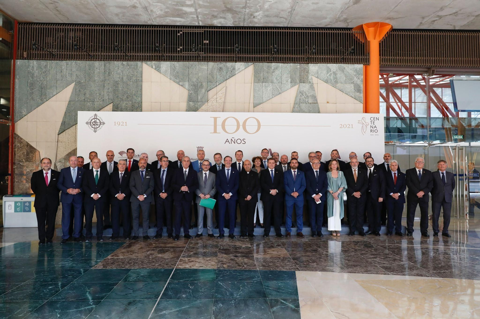 Foto de familia de la Agrupación de Cofradías este miércoles en el Palacio de Ferias.