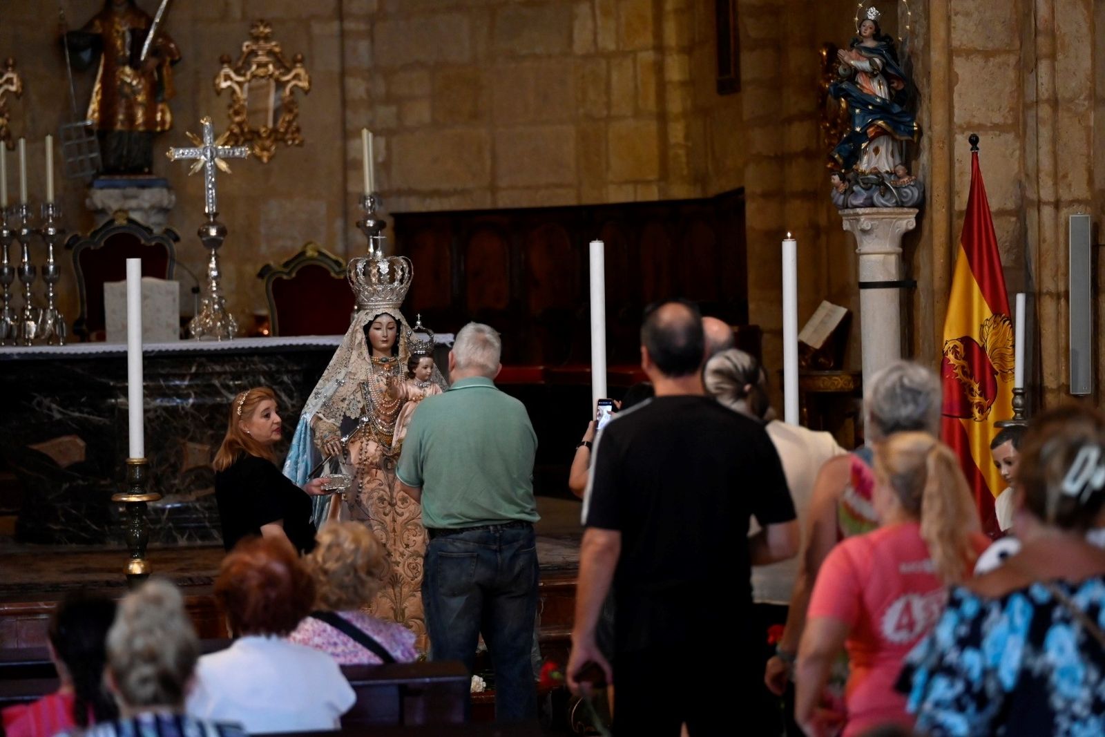 El tradicional encuentro de los cordobeses con la Virgen de los Remedios en martes y 13, en imágenes