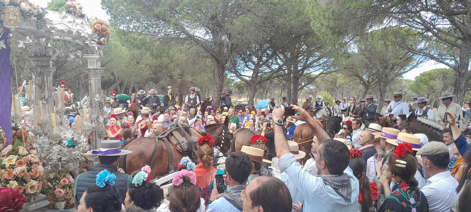 Imágenes de la Hermandad del Rocío de Jerez el viernes camino de la Aldea
