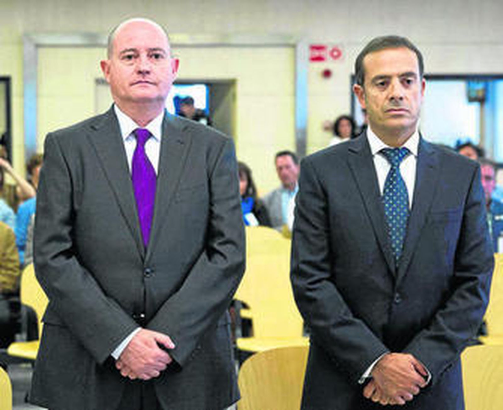 El ex jefe superior de Policía del País Vasco Enrique Pamiés (izda.) y el ex inspector José María Ballesteros.