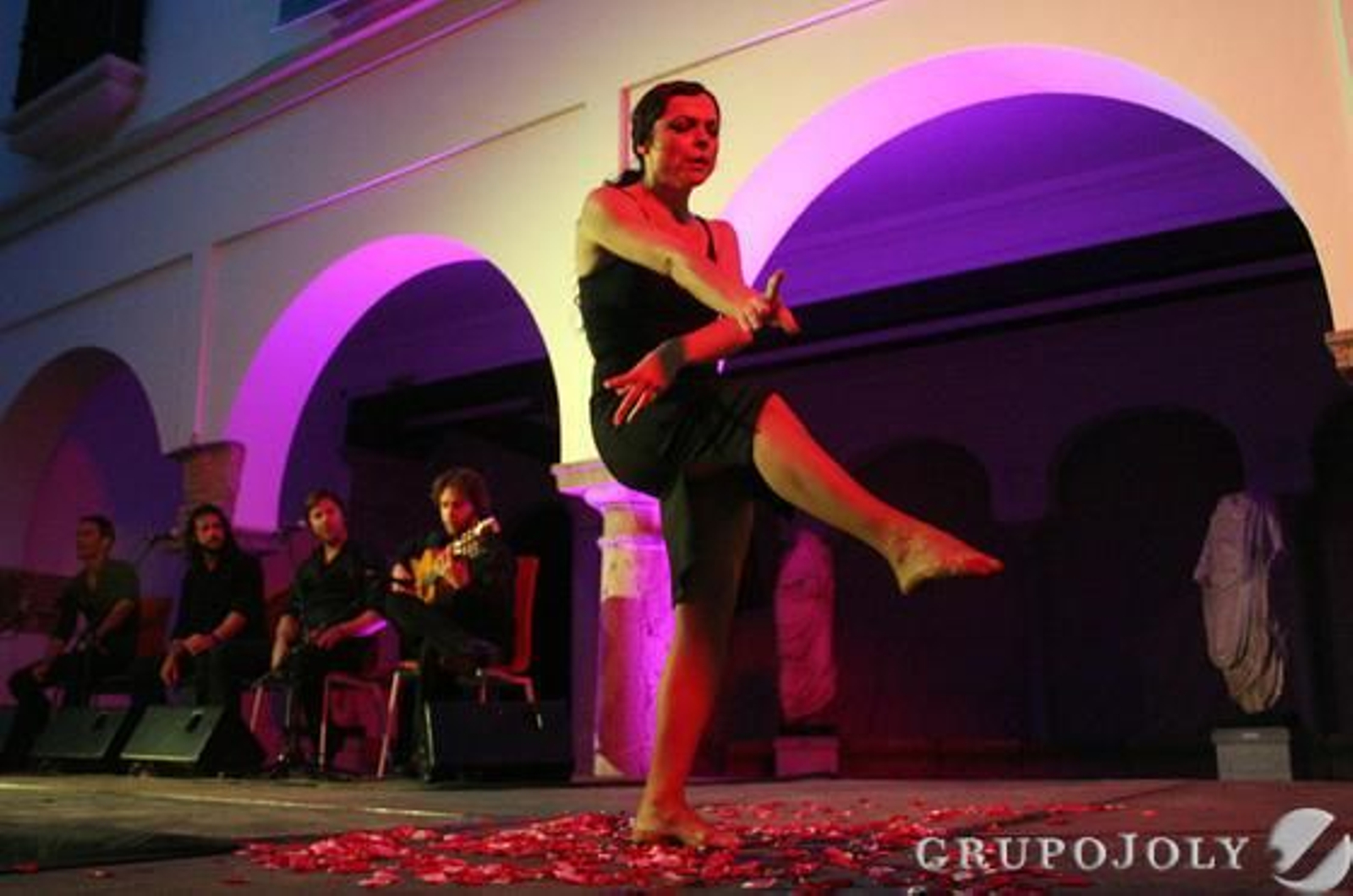 'Báilame y deja que te mire' en el Arqueológico.

Foto: Ó. Barrionuevo y R. A. Butelo