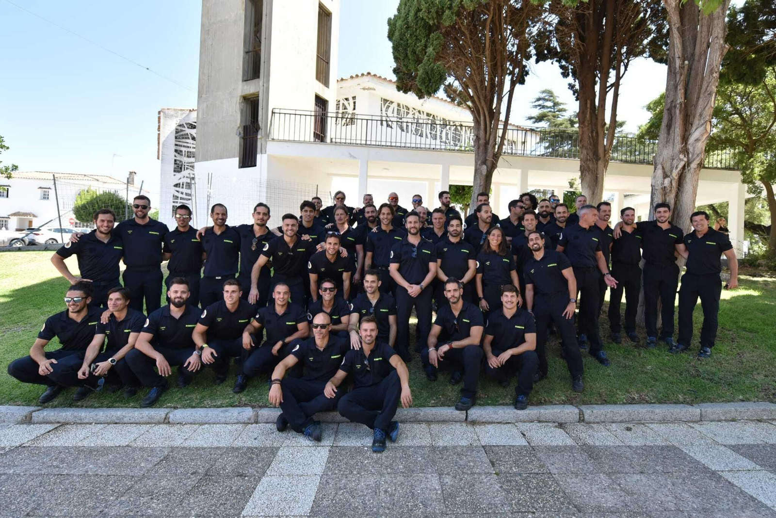 El grupo de nuevos bomberos, este viernes en Castellar.