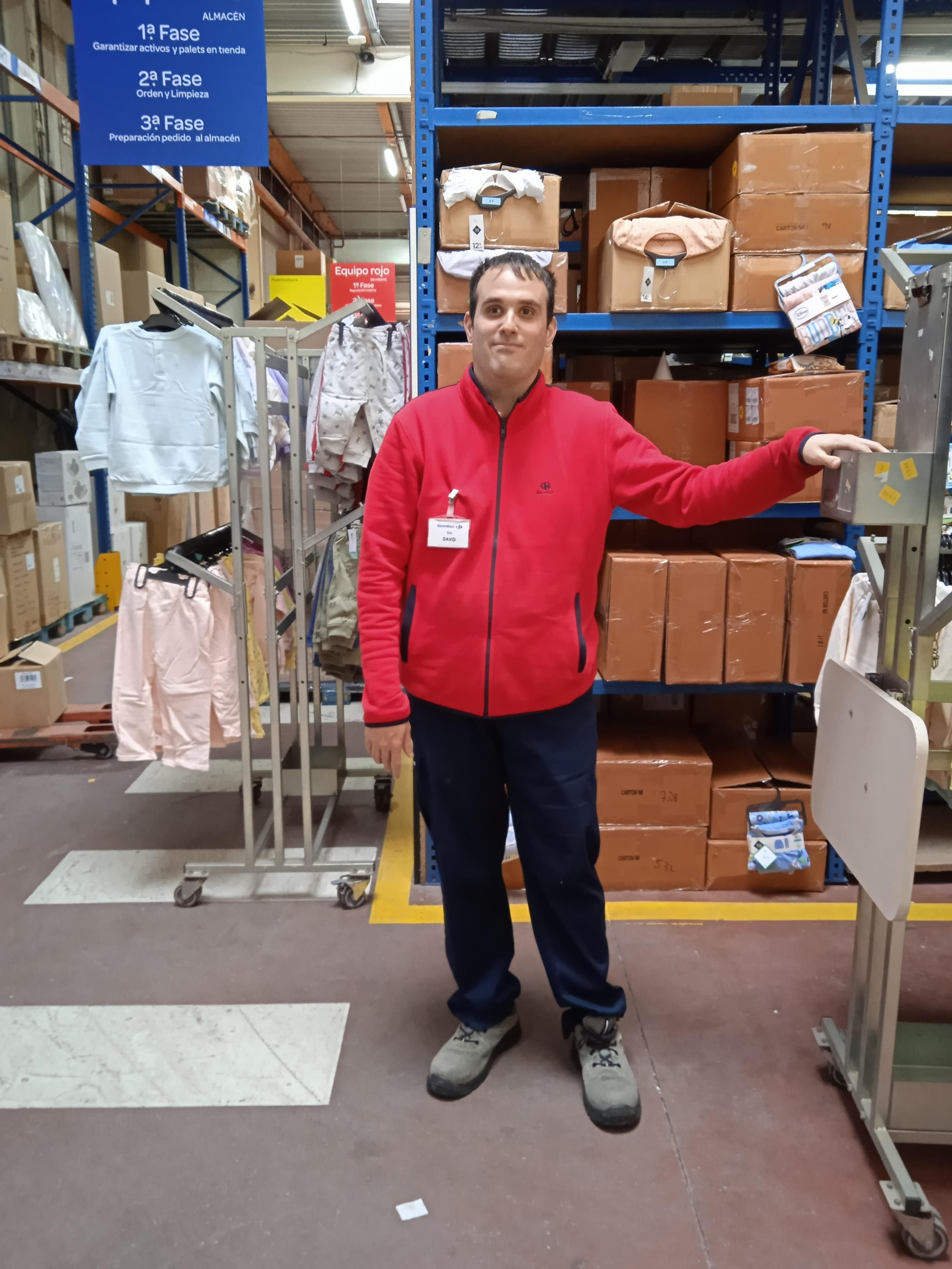 David Manzano es reponedor en Carrefour