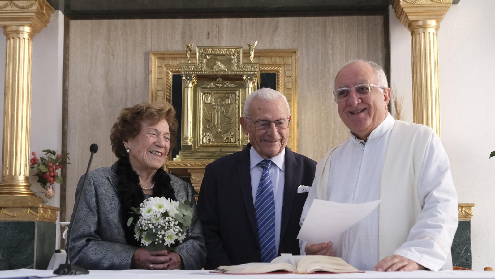 Brindis por 75 años de amor de Carmen y Roque, en imágenes