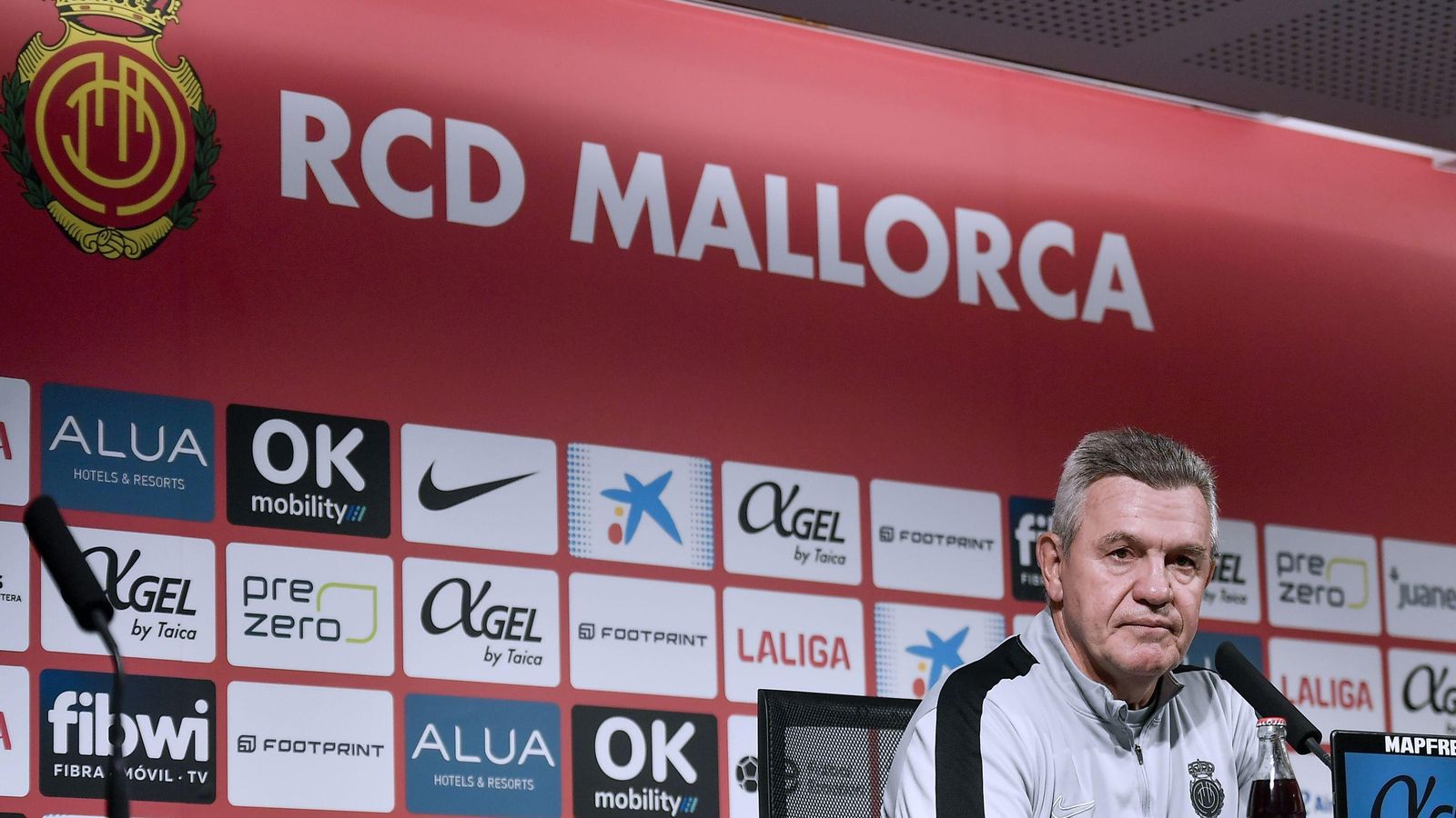 El técnico mexicano sigue pendiente de su futuro en la entidad bermellona.