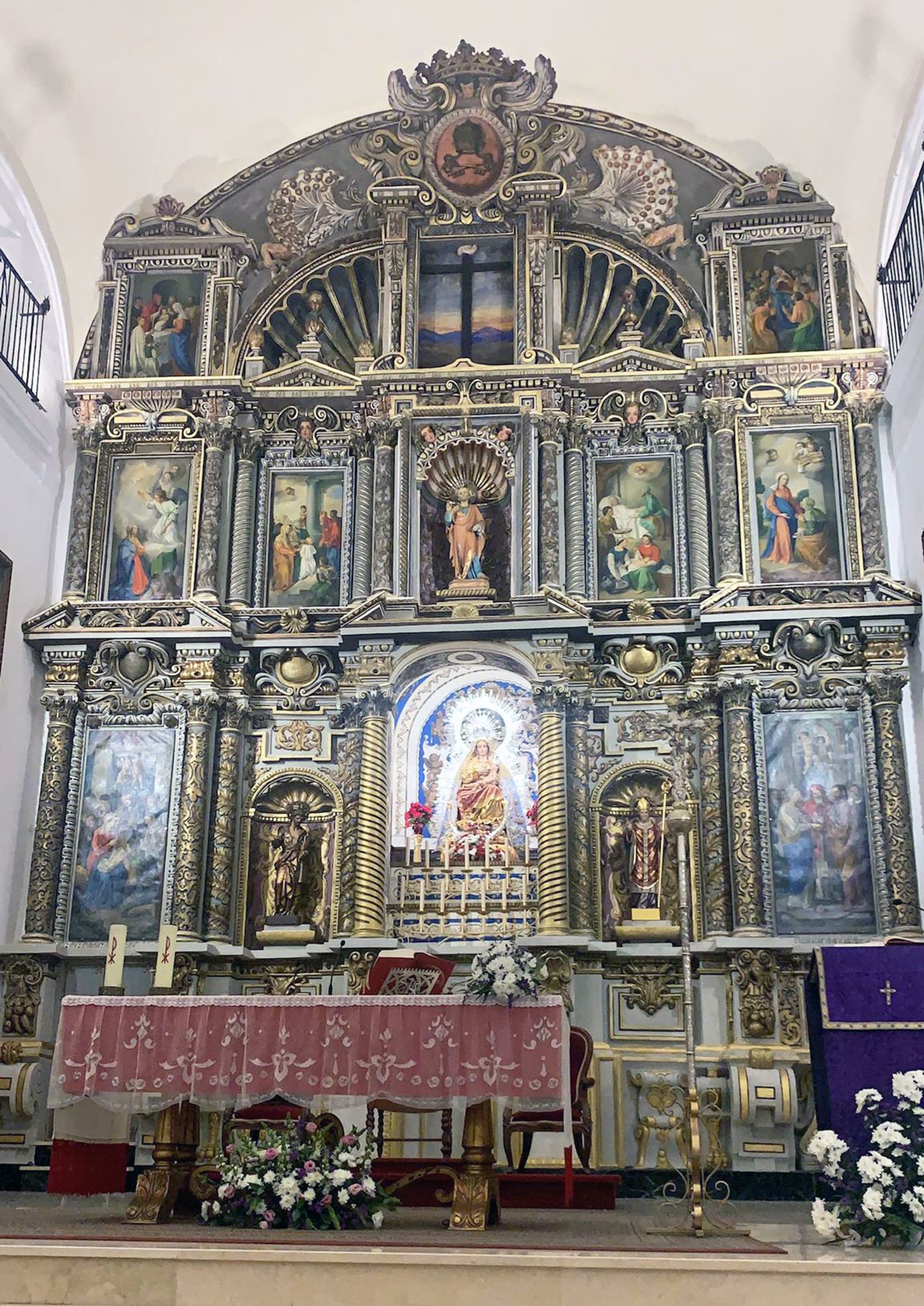 Imagen que presenta el retablo tras los trabajos de restauración.