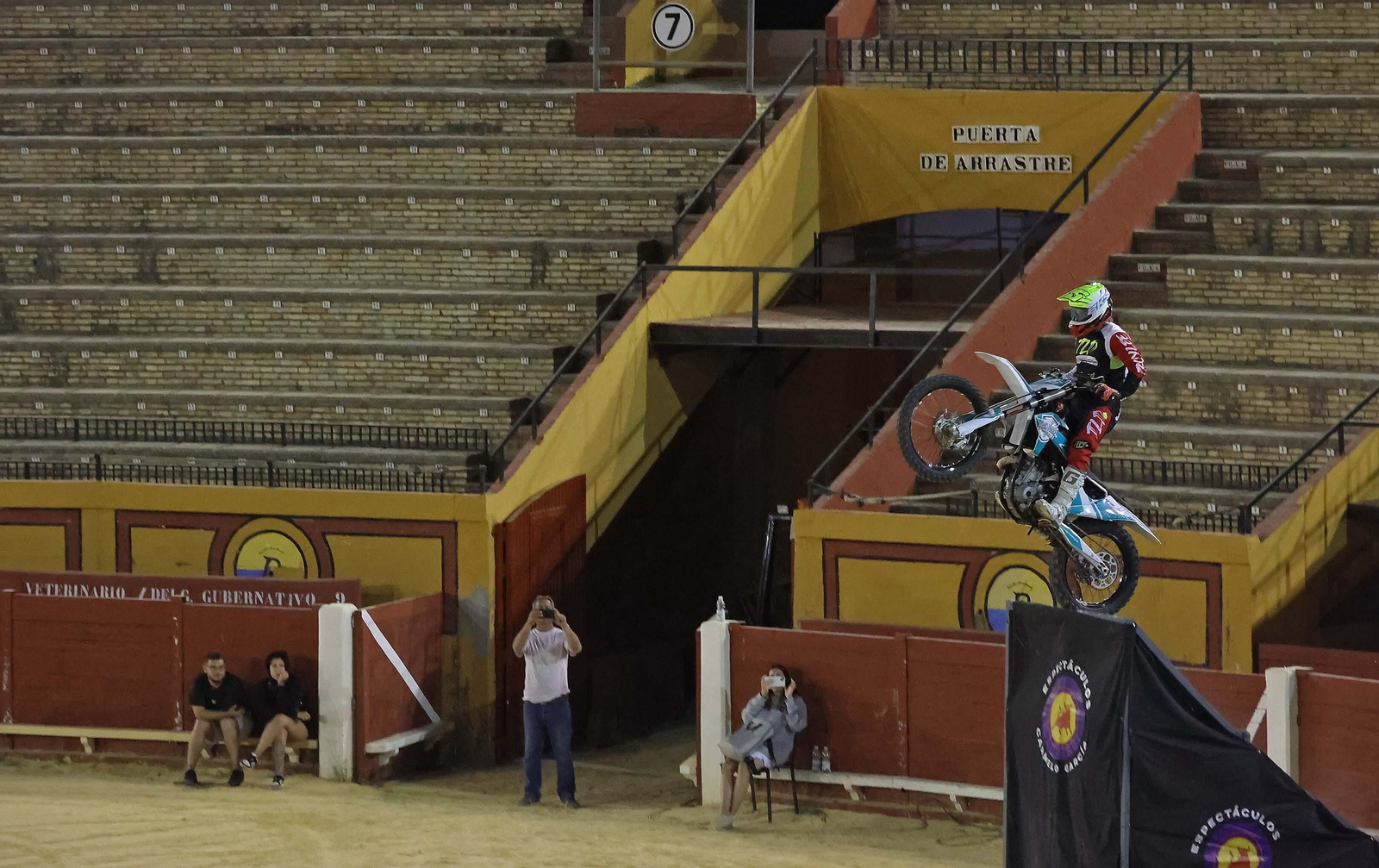 Imágenes del Freestyle Motocross Over Limits en Algeciras