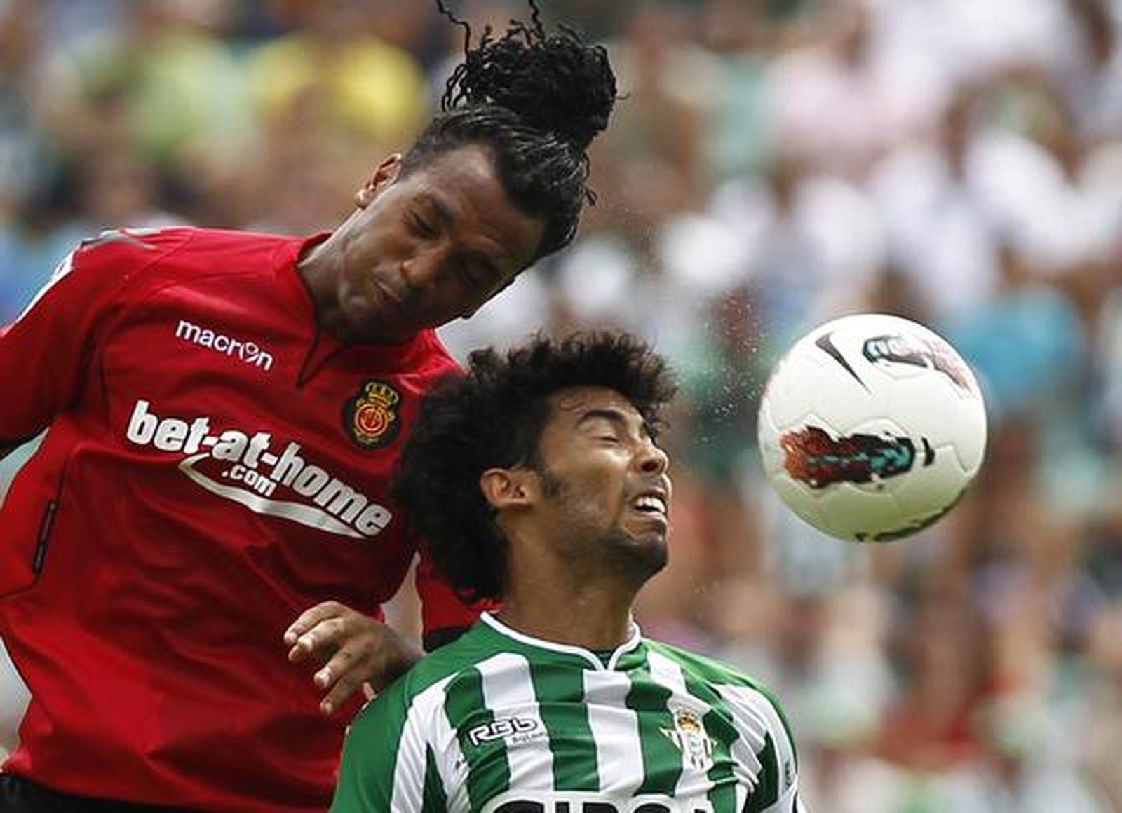 El Betis gana el segundo partido de su regreso a Primera gracias a un gol de Rubén Castro (1-0). / Antonio Pizarro